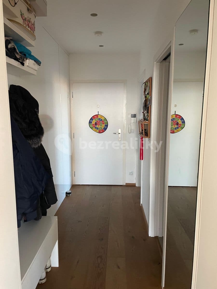 1 bedroom with open-plan kitchen flat to rent, 102 m², Kejhova, Prague, Prague 1 bedroom with open-plan kitchen flat to rent, 102 m², Kejhova, Prague, Prague