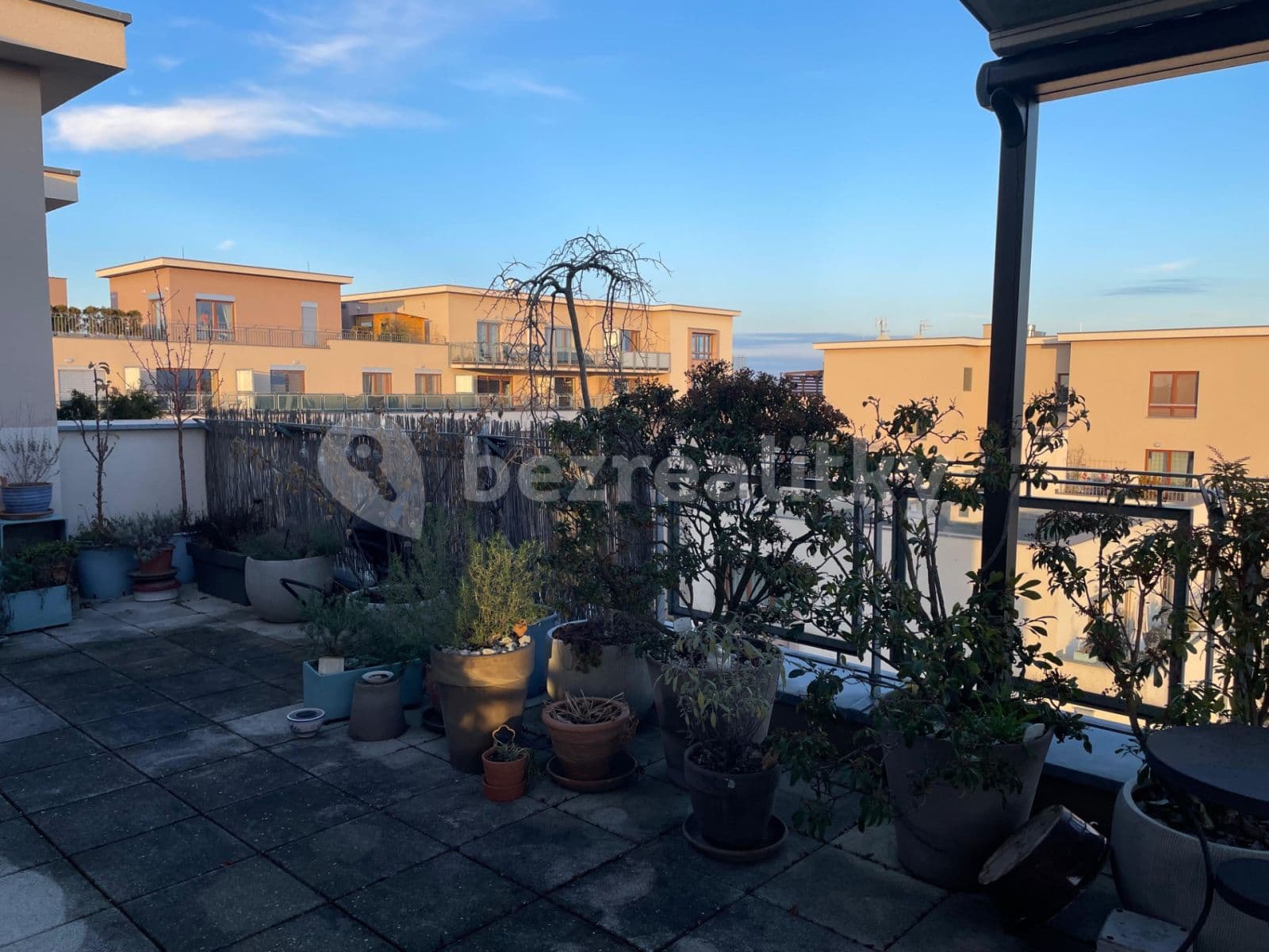 1 bedroom with open-plan kitchen flat to rent, 102 m², Kejhova, Prague, Prague 1 bedroom with open-plan kitchen flat to rent, 102 m², Kejhova, Prague, Prague