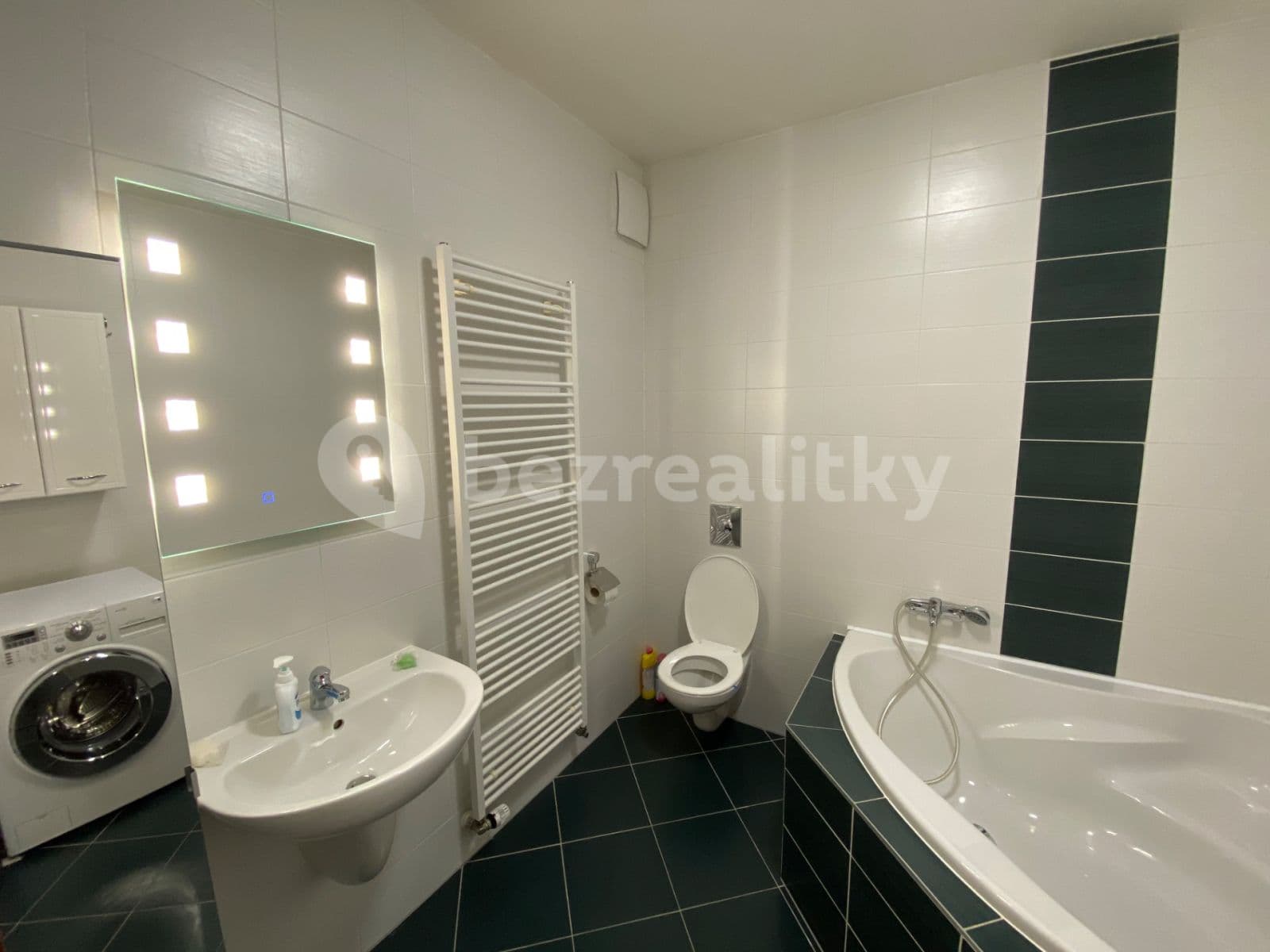 1 bedroom with open-plan kitchen flat to rent, 59 m², Žampiónová, Prague, Prague 1 bedroom with open-plan kitchen flat to rent, 59 m², Žampiónová, Prague, Prague