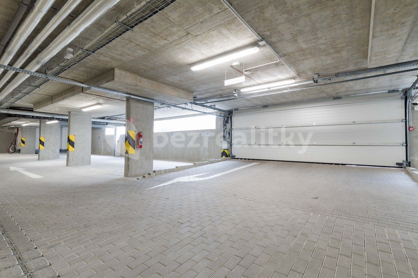 garage to rent, 12 m², U Pergamenky, Prague, Prague garage to rent, 12 m², U Pergamenky, Prague, Prague