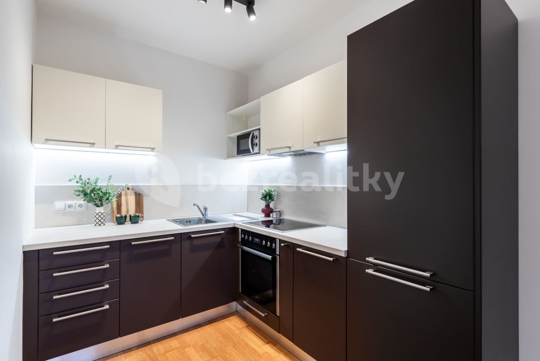 1 bedroom with open-plan kitchen flat to rent, 49 m², Jeseniova, Prague, Prague 1 bedroom with open-plan kitchen flat to rent, 49 m², Jeseniova, Prague, Prague