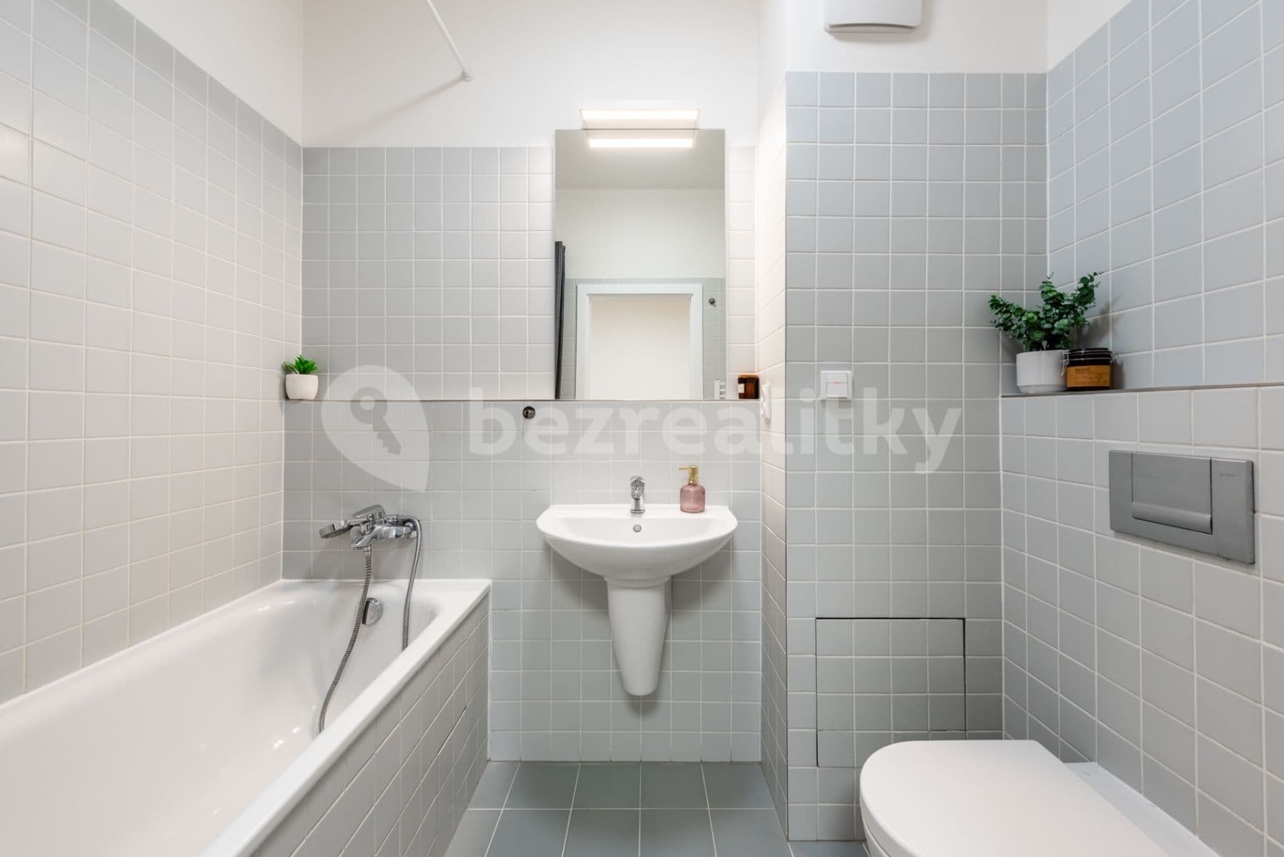 1 bedroom with open-plan kitchen flat to rent, 49 m², Jeseniova, Prague, Prague 1 bedroom with open-plan kitchen flat to rent, 49 m², Jeseniova, Prague, Prague