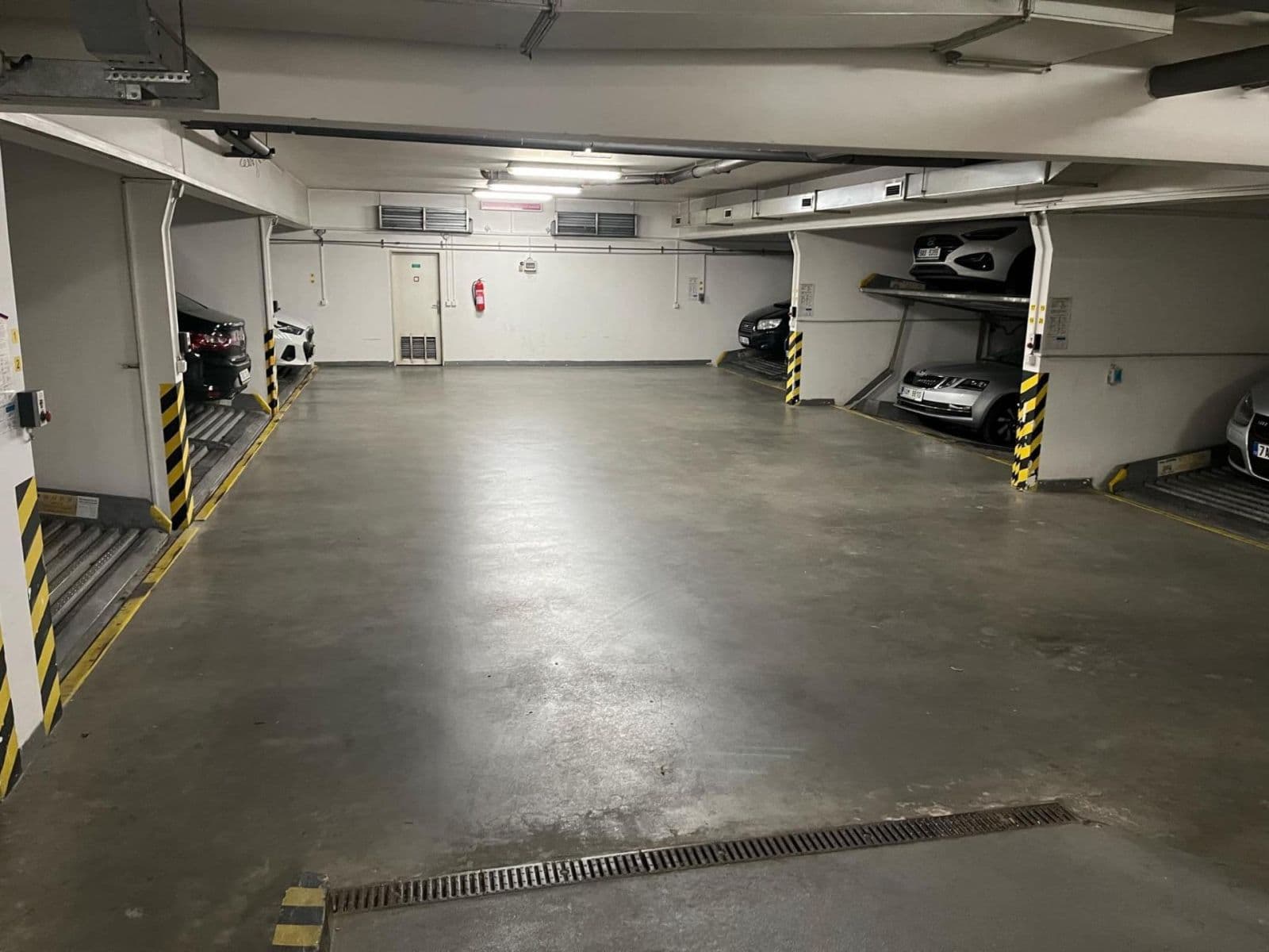 garage to rent, 14 m², Kašparovo náměstí, Prague, Prague garage to rent, 14 m², Kašparovo náměstí, Prague, Prague