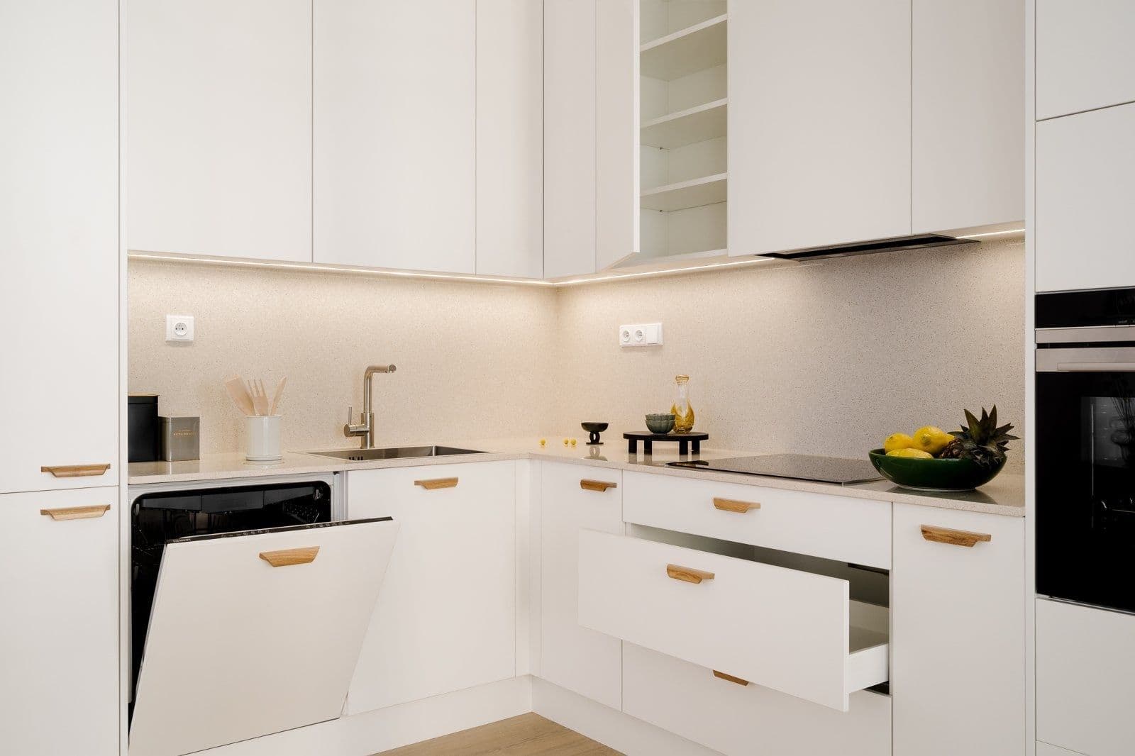 2 bedroom with open-plan kitchen flat to rent, 82 m², U Pergamenky, Prague, Prague 2 bedroom with open-plan kitchen flat to rent, 82 m², U Pergamenky, Prague, Prague