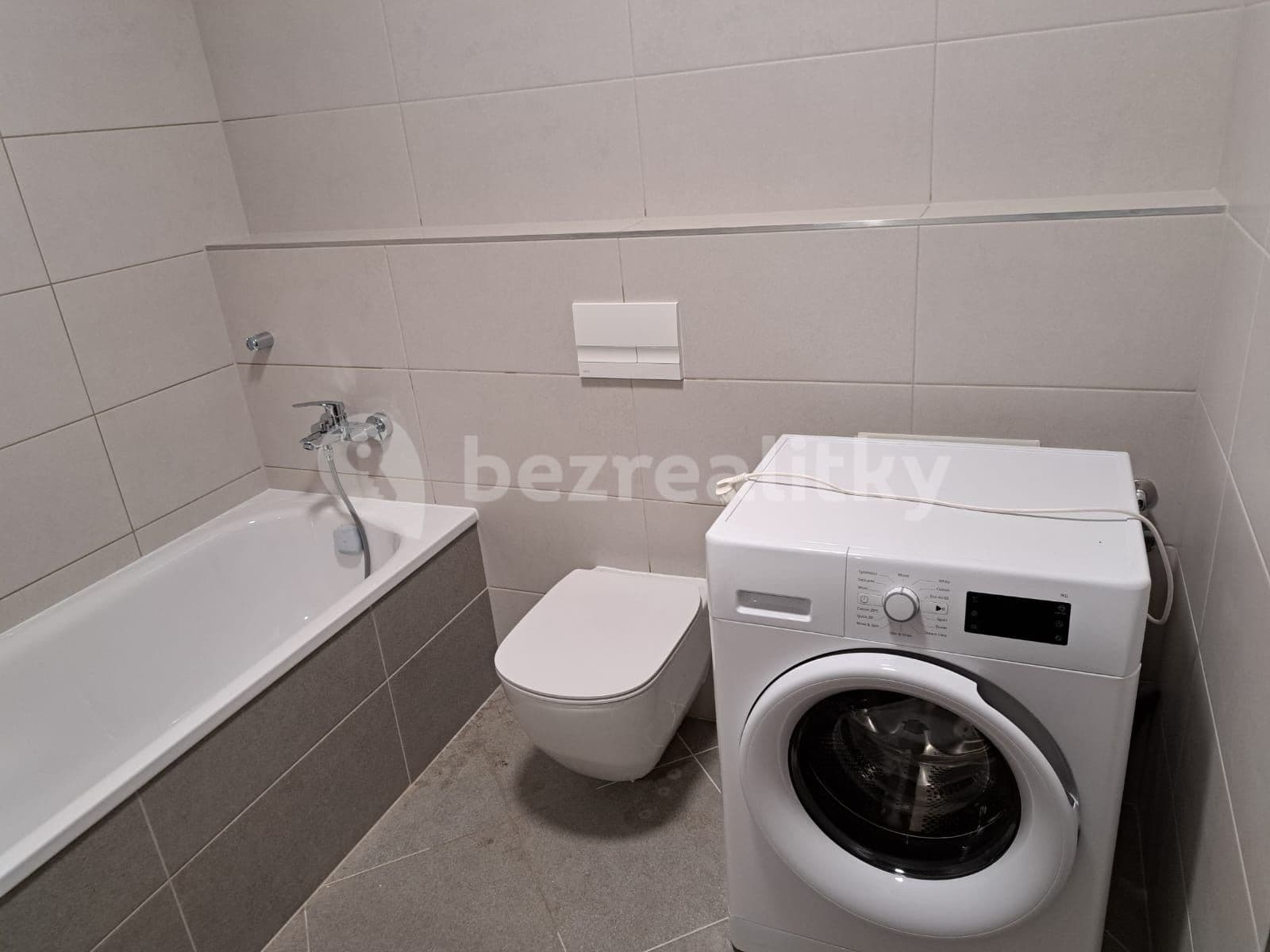 1 bedroom with open-plan kitchen flat to rent, 59 m², Kardausova, Prague, Prague 1 bedroom with open-plan kitchen flat to rent, 59 m², Kardausova, Prague, Prague