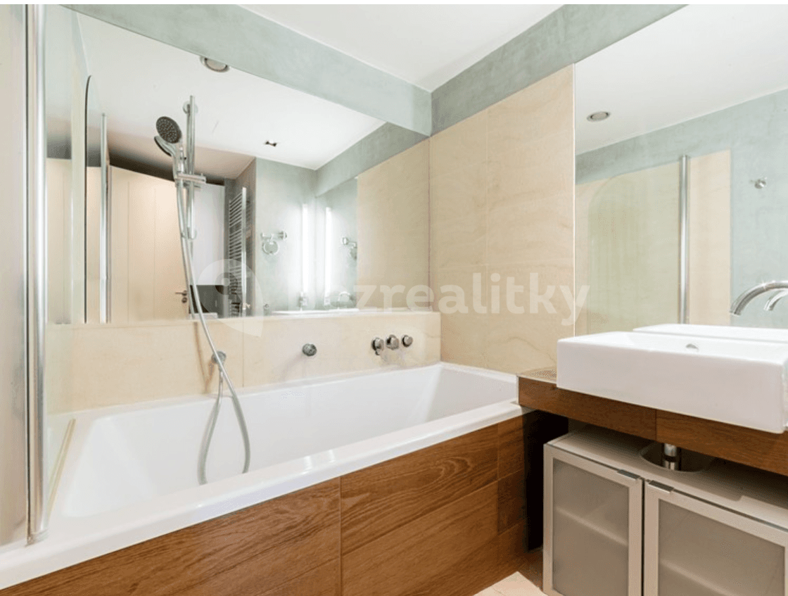1 bedroom with open-plan kitchen flat to rent, 53 m², Rohanské nábřeží, Prague, Prague 1 bedroom with open-plan kitchen flat to rent, 53 m², Rohanské nábřeží, Prague, Prague