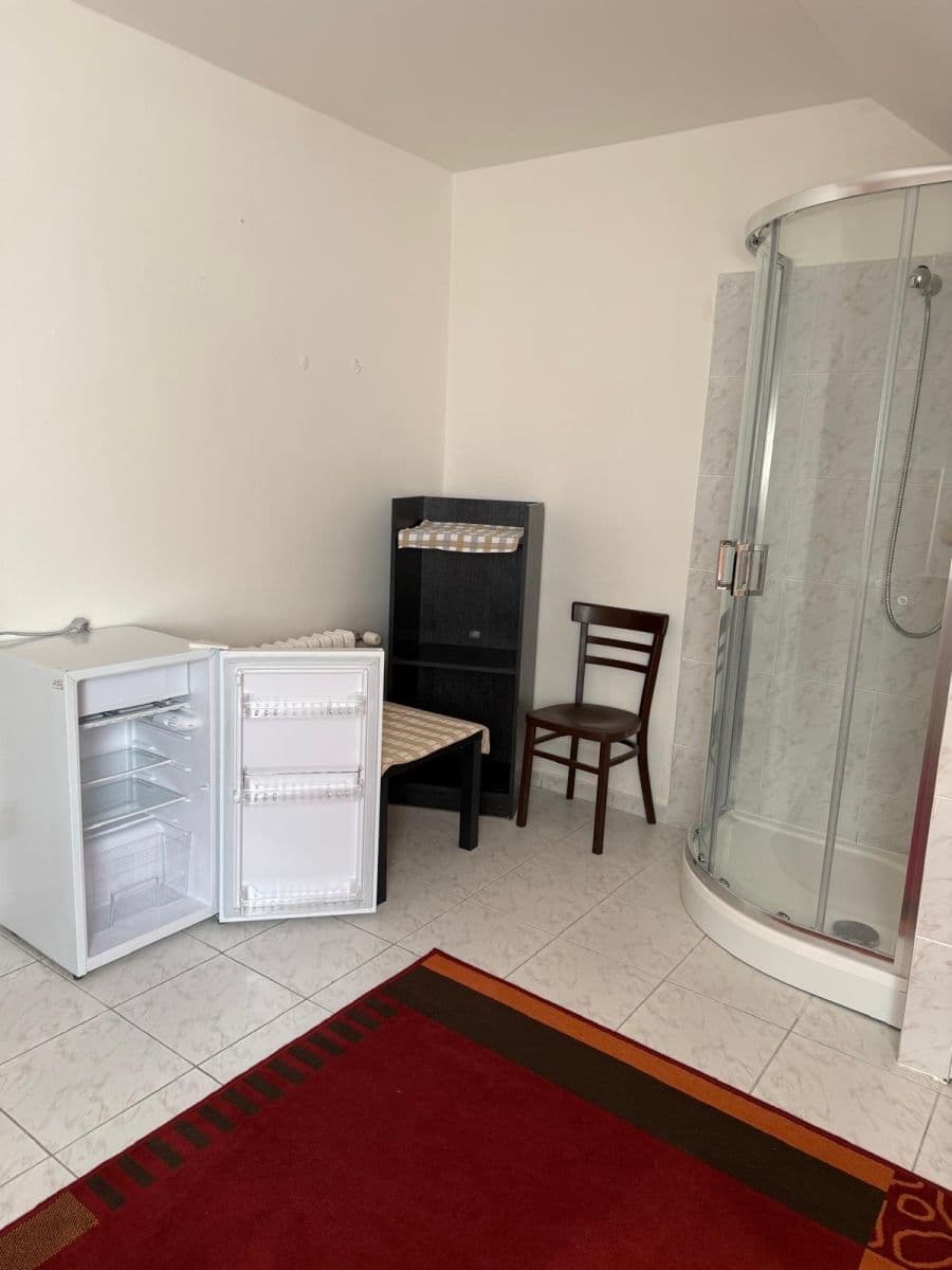 Studio flat to rent, 18 m², V Podlískách, Braškov, Středočeský Region Studio flat to rent, 18 m², V Podlískách, Braškov, Středočeský Region