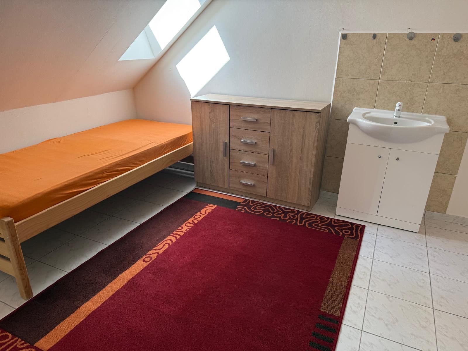 Studio flat to rent, 18 m², V Podlískách, Braškov, Středočeský Region Studio flat to rent, 18 m², V Podlískách, Braškov, Středočeský Region