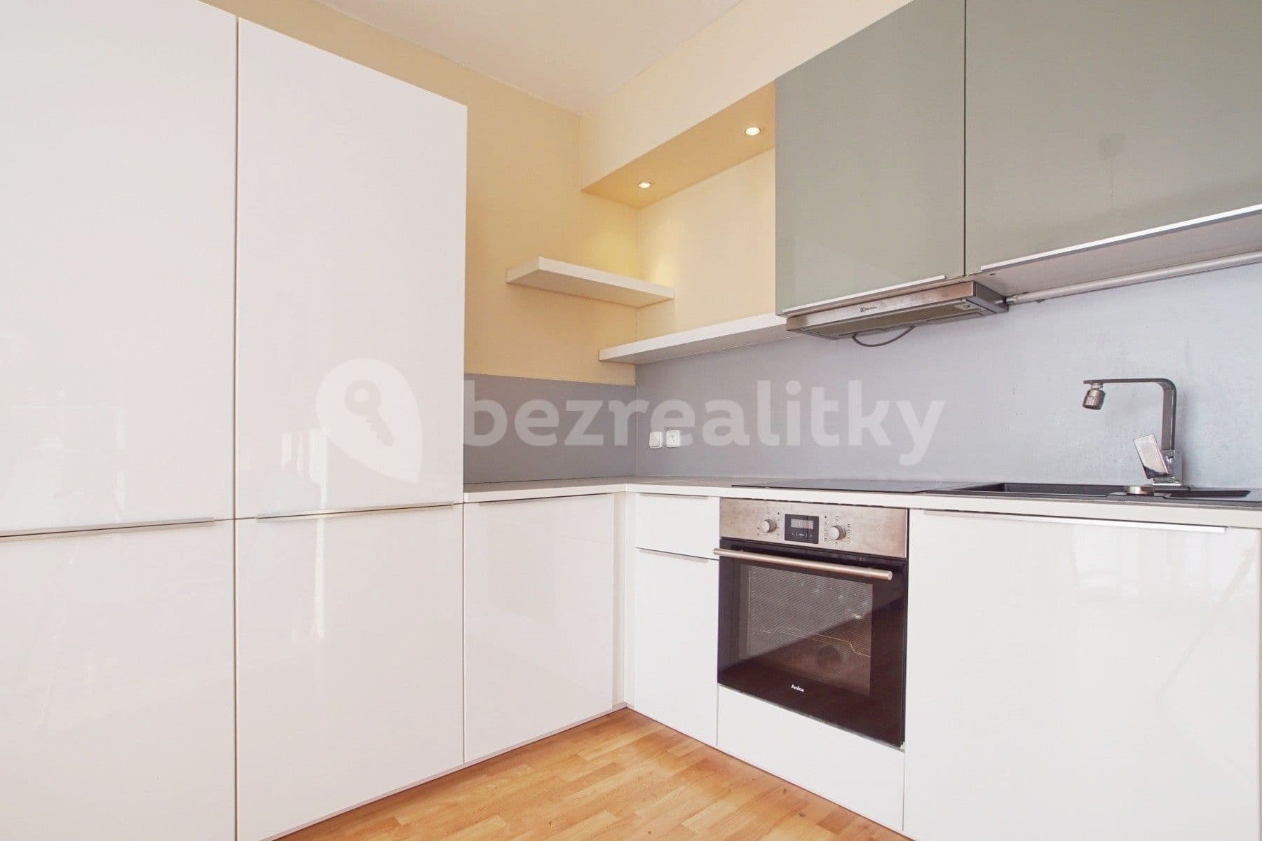 Studio flat to rent, 36 m², U Vodojemu, Brandýs nad Labem-Stará Boleslav, Středočeský Region Studio flat to rent, 36 m², U Vodojemu, Brandýs nad Labem-Stará Boleslav, Středočeský Region