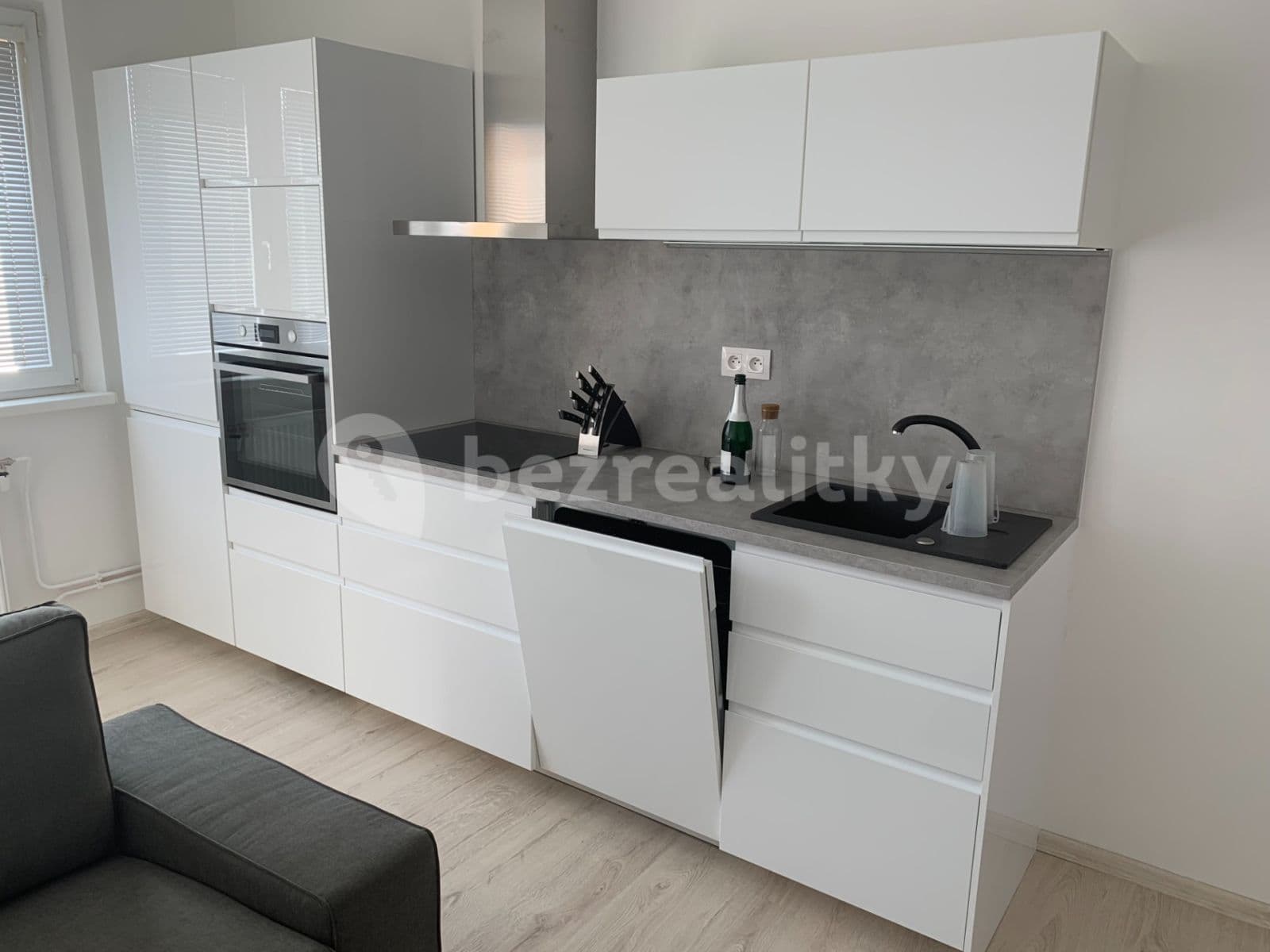 1 bedroom with open-plan kitchen flat to rent, 42 m², Větrná, Ostrava, Moravskoslezský Region 1 bedroom with open-plan kitchen flat to rent, 42 m², Větrná, Ostrava, Moravskoslezský Region