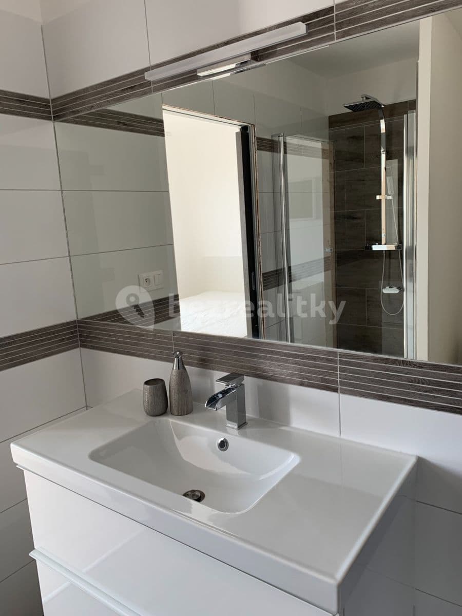 1 bedroom with open-plan kitchen flat to rent, 42 m², Větrná, Ostrava, Moravskoslezský Region 1 bedroom with open-plan kitchen flat to rent, 42 m², Větrná, Ostrava, Moravskoslezský Region