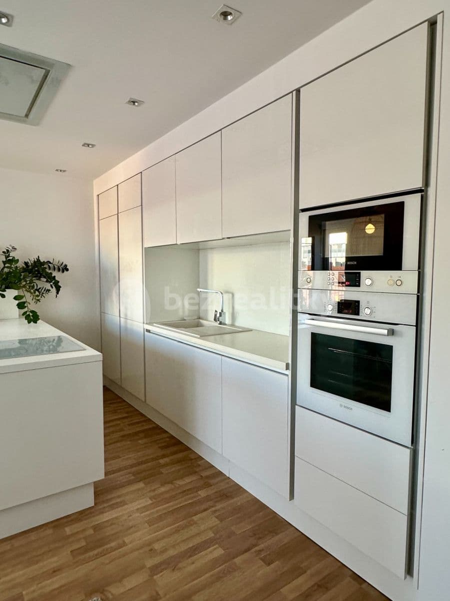 2 bedroom with open-plan kitchen flat to rent, 76 m², Tusarova, Prague, Prague 2 bedroom with open-plan kitchen flat to rent, 76 m², Tusarova, Prague, Prague