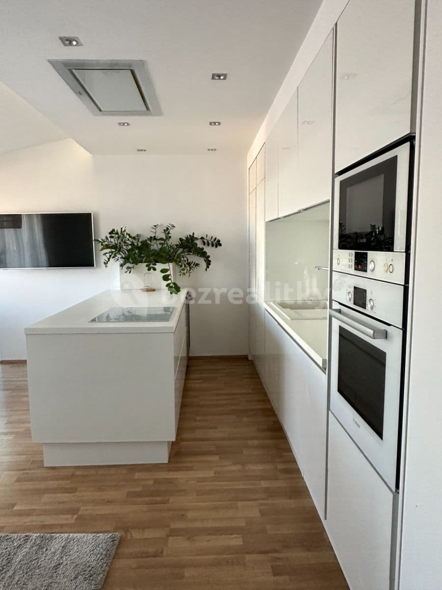 2 bedroom with open-plan kitchen flat to rent, 76 m², Tusarova, Prague, Prague 2 bedroom with open-plan kitchen flat to rent, 76 m², Tusarova, Prague, Prague