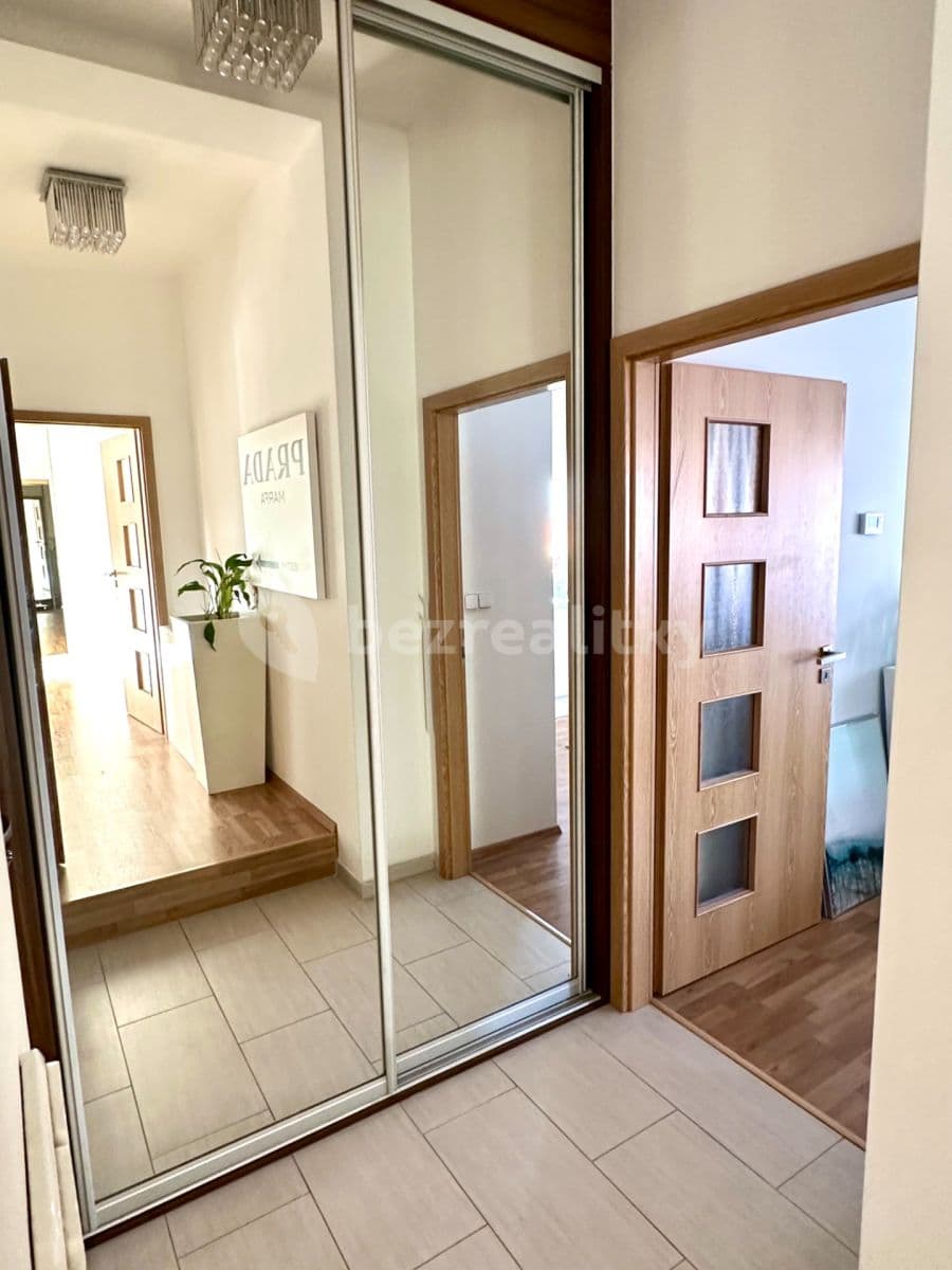 2 bedroom with open-plan kitchen flat to rent, 76 m², Tusarova, Prague, Prague 2 bedroom with open-plan kitchen flat to rent, 76 m², Tusarova, Prague, Prague