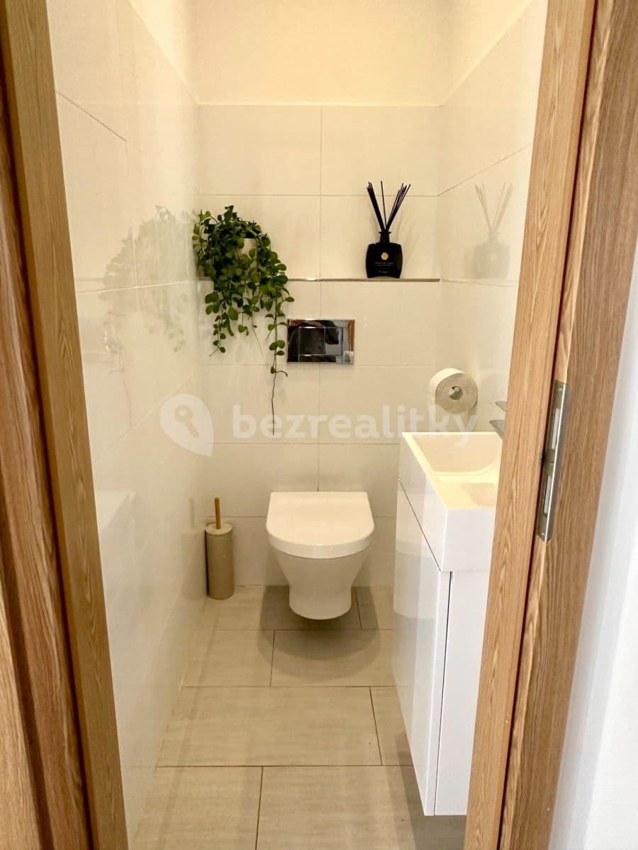 2 bedroom with open-plan kitchen flat to rent, 76 m², Tusarova, Prague, Prague 2 bedroom with open-plan kitchen flat to rent, 76 m², Tusarova, Prague, Prague