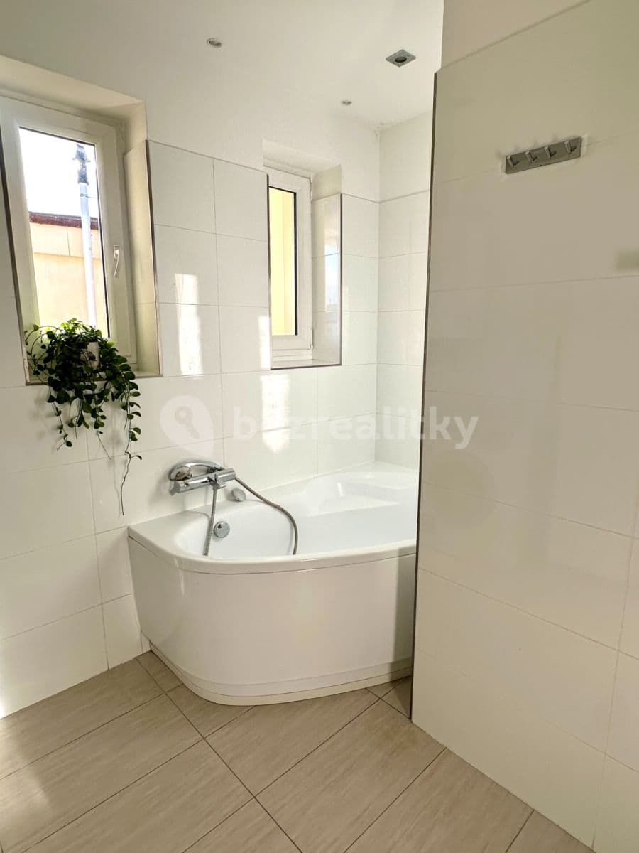 2 bedroom with open-plan kitchen flat to rent, 76 m², Tusarova, Prague, Prague 2 bedroom with open-plan kitchen flat to rent, 76 m², Tusarova, Prague, Prague