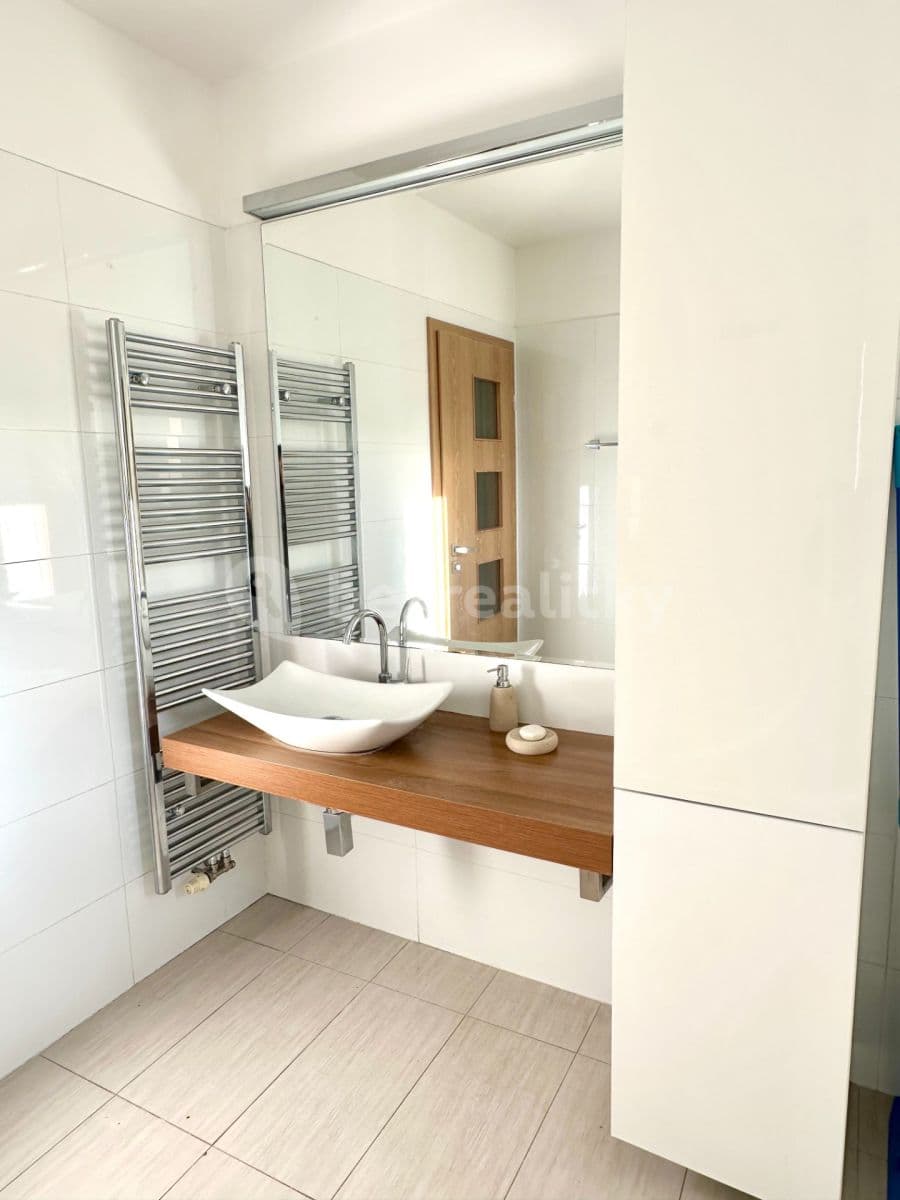 2 bedroom with open-plan kitchen flat to rent, 76 m², Tusarova, Prague, Prague 2 bedroom with open-plan kitchen flat to rent, 76 m², Tusarova, Prague, Prague