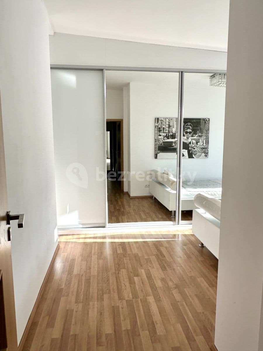 2 bedroom with open-plan kitchen flat to rent, 76 m², Tusarova, Prague, Prague 2 bedroom with open-plan kitchen flat to rent, 76 m², Tusarova, Prague, Prague