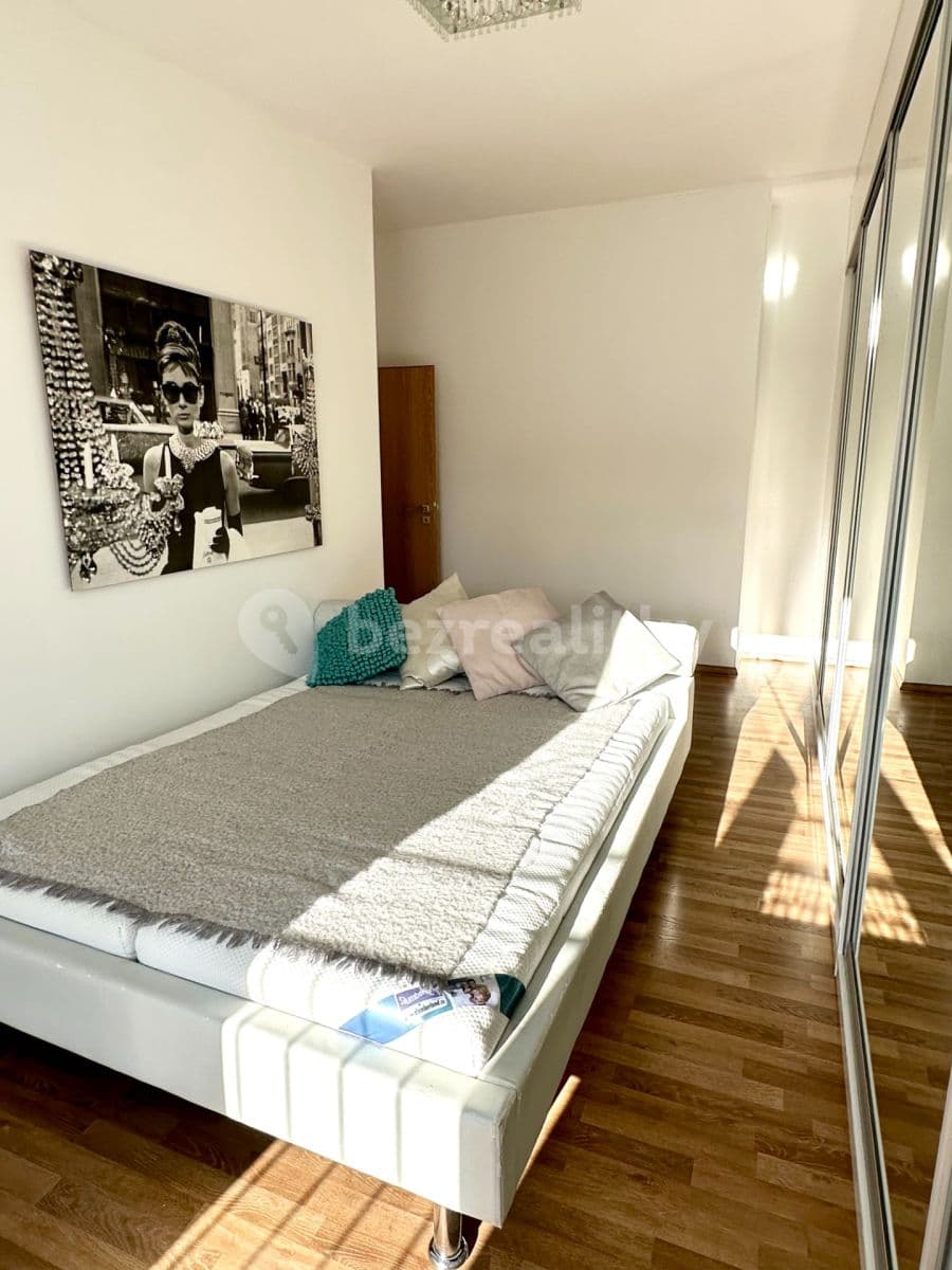 2 bedroom with open-plan kitchen flat to rent, 76 m², Tusarova, Prague, Prague 2 bedroom with open-plan kitchen flat to rent, 76 m², Tusarova, Prague, Prague