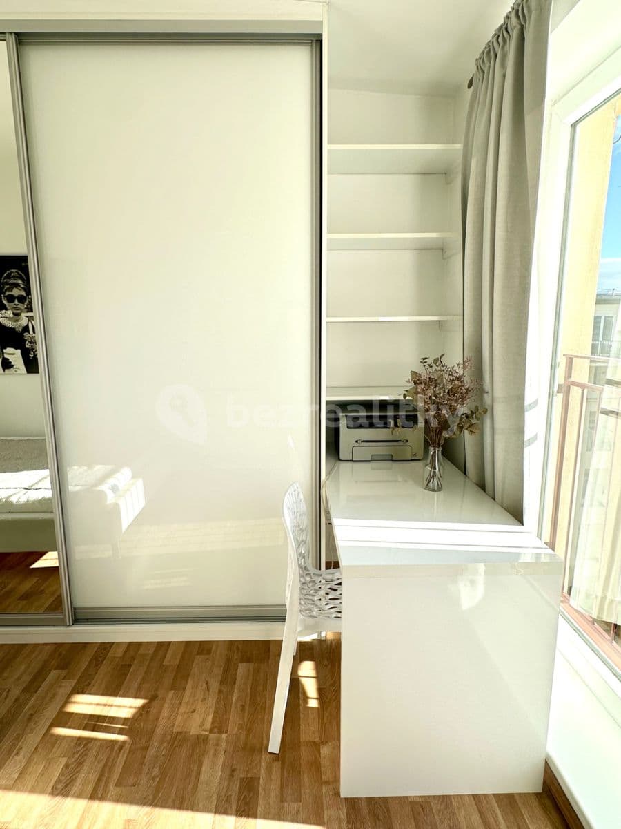 2 bedroom with open-plan kitchen flat to rent, 76 m², Tusarova, Prague, Prague 2 bedroom with open-plan kitchen flat to rent, 76 m², Tusarova, Prague, Prague