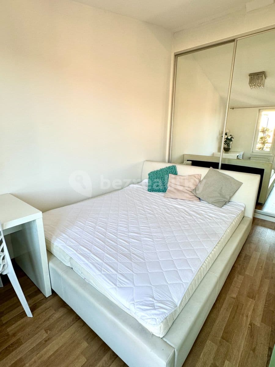 2 bedroom with open-plan kitchen flat to rent, 76 m², Tusarova, Prague, Prague 2 bedroom with open-plan kitchen flat to rent, 76 m², Tusarova, Prague, Prague