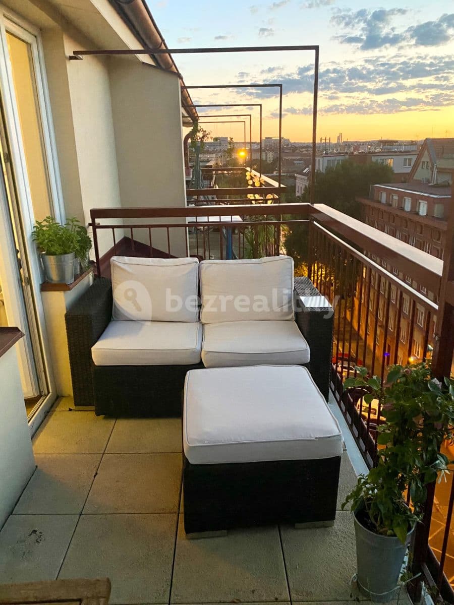 2 bedroom with open-plan kitchen flat to rent, 76 m², Tusarova, Prague, Prague 2 bedroom with open-plan kitchen flat to rent, 76 m², Tusarova, Prague, Prague