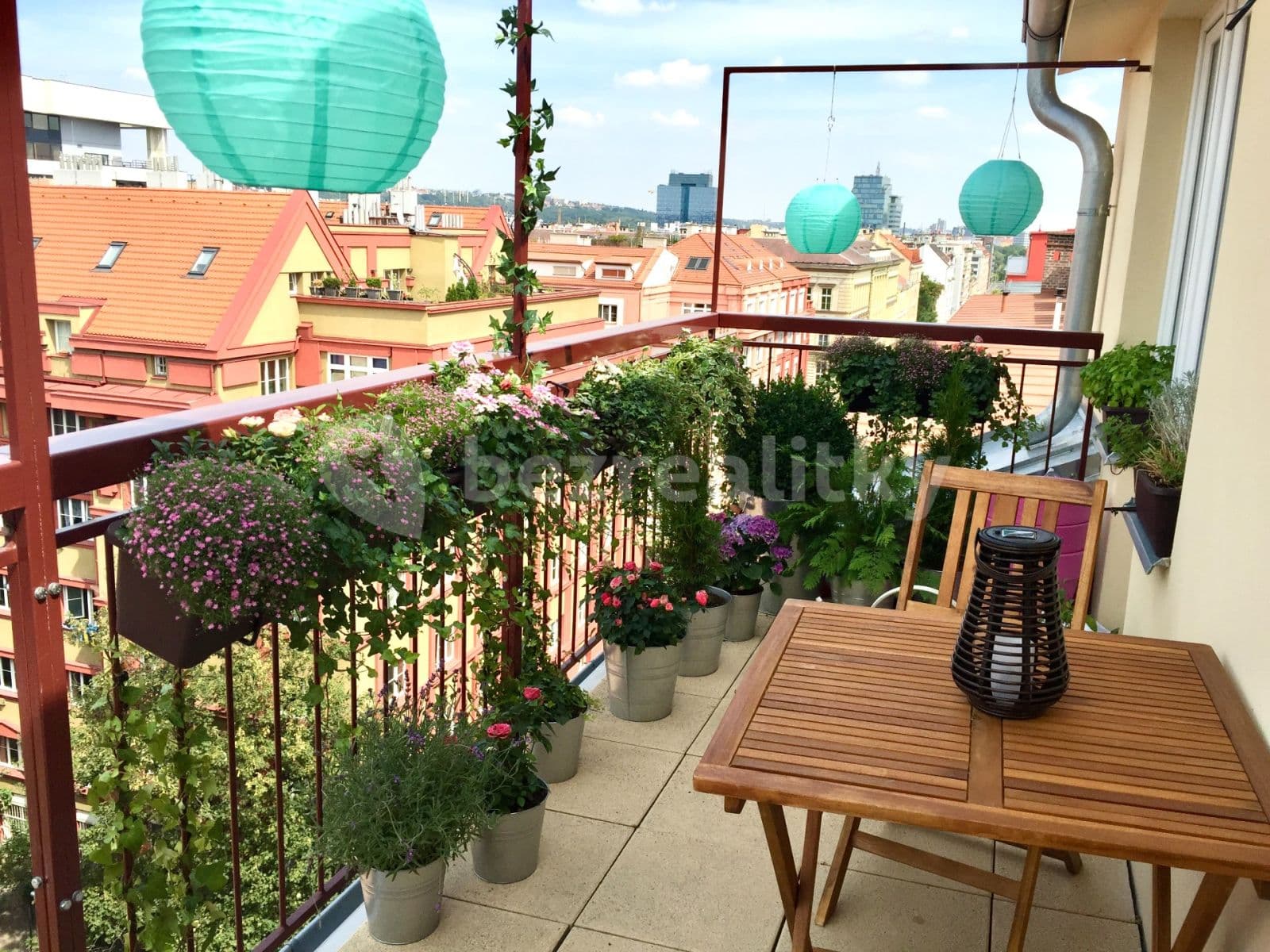 2 bedroom with open-plan kitchen flat to rent, 76 m², Tusarova, Prague, Prague 2 bedroom with open-plan kitchen flat to rent, 76 m², Tusarova, Prague, Prague