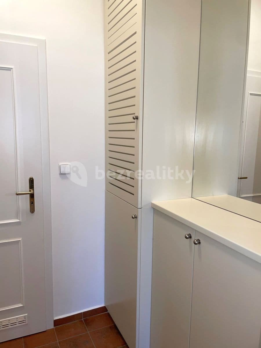 2 bedroom flat to rent, 44 m², Krkonošská, Prague, Prague 2 bedroom flat to rent, 44 m², Krkonošská, Prague, Prague