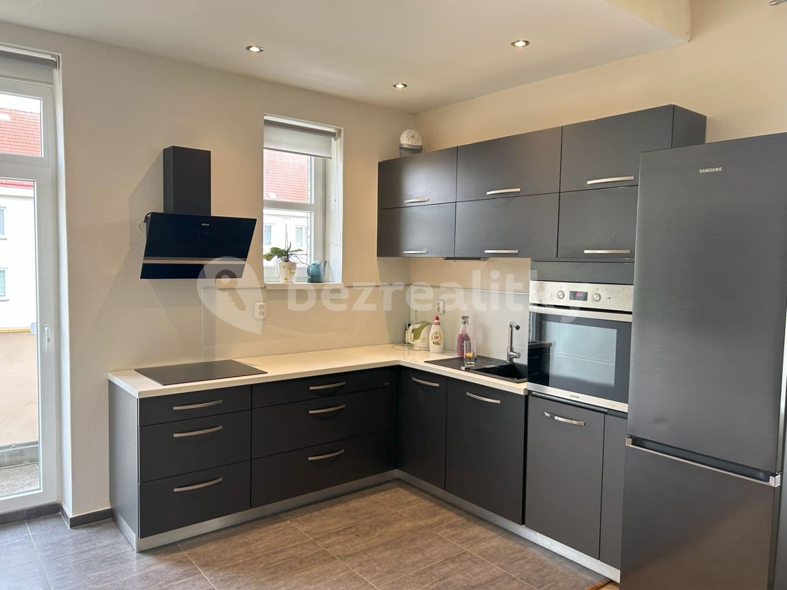 1 bedroom with open-plan kitchen flat to rent, 57 m², Sedlčanská, Prague, Prague 1 bedroom with open-plan kitchen flat to rent, 57 m², Sedlčanská, Prague, Prague