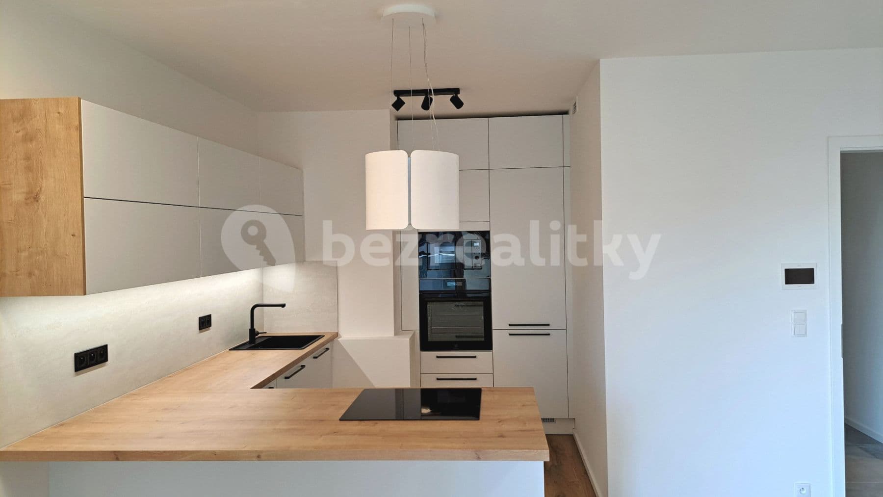 1 bedroom with open-plan kitchen flat to rent, 55 m², Hagiborská, Prague, Prague 1 bedroom with open-plan kitchen flat to rent, 55 m², Hagiborská, Prague, Prague