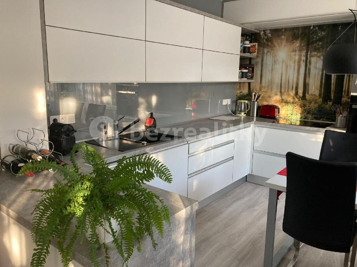 2 bedroom with open-plan kitchen flat to rent, 75 m², Nad Plovárnou, Jihlava, Vysočina Region 2 bedroom with open-plan kitchen flat to rent, 75 m², Nad Plovárnou, Jihlava, Vysočina Region