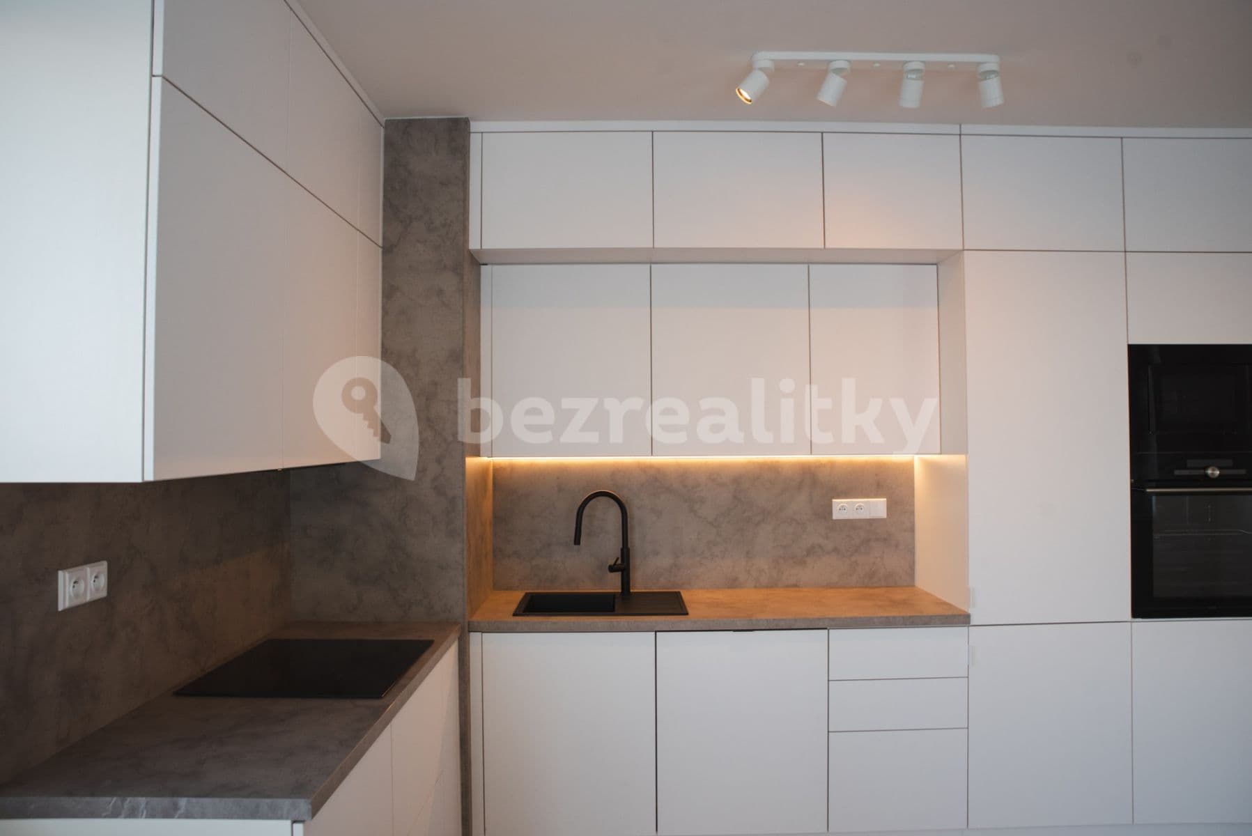 2 bedroom with open-plan kitchen flat to rent, 78 m², Čakovická, Prague, Prague 2 bedroom with open-plan kitchen flat to rent, 78 m², Čakovická, Prague, Prague