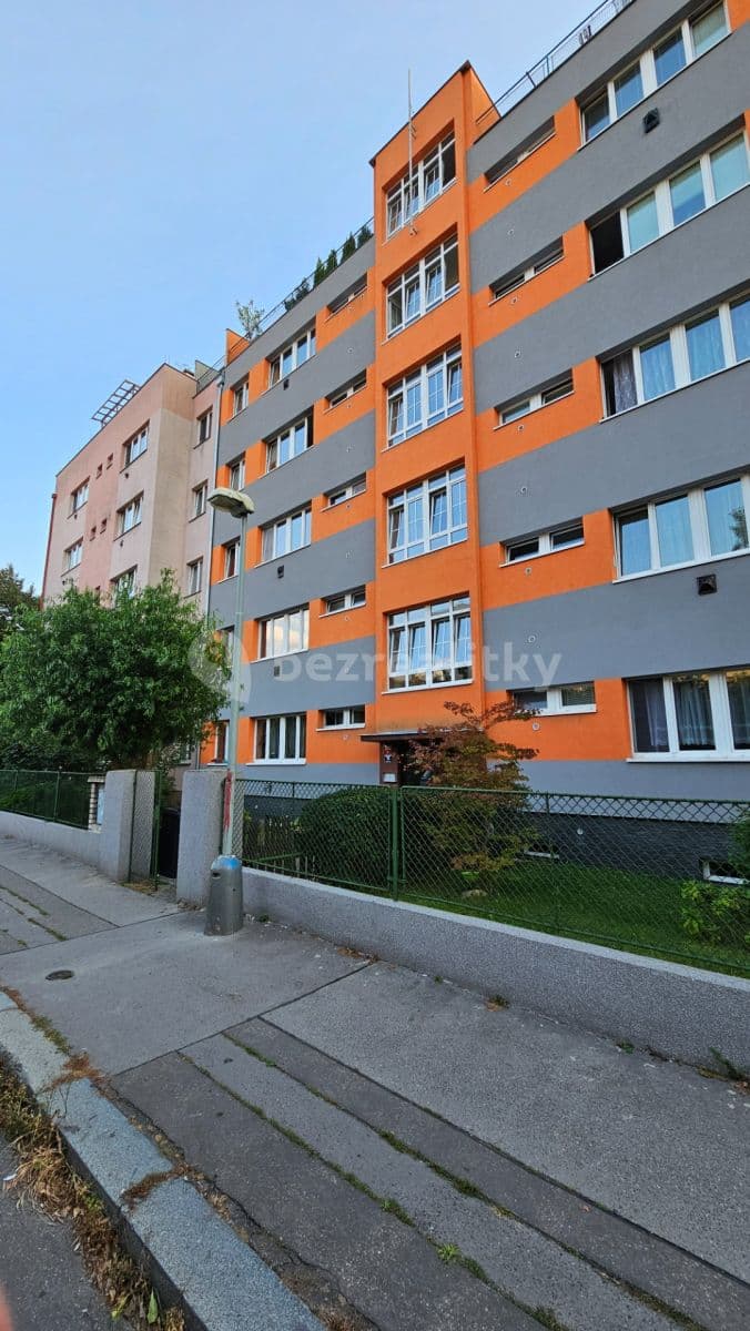 1 bedroom with open-plan kitchen flat to rent, 45 m², Humpolecká, Prague, Prague 1 bedroom with open-plan kitchen flat to rent, 45 m², Humpolecká, Prague, Prague