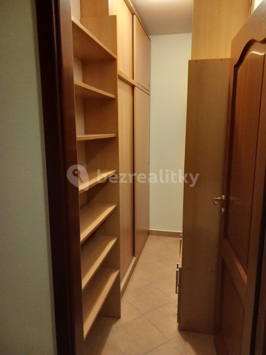 1 bedroom with open-plan kitchen flat to rent, 53 m², Trmická, Prague, Prague 1 bedroom with open-plan kitchen flat to rent, 53 m², Trmická, Prague, Prague