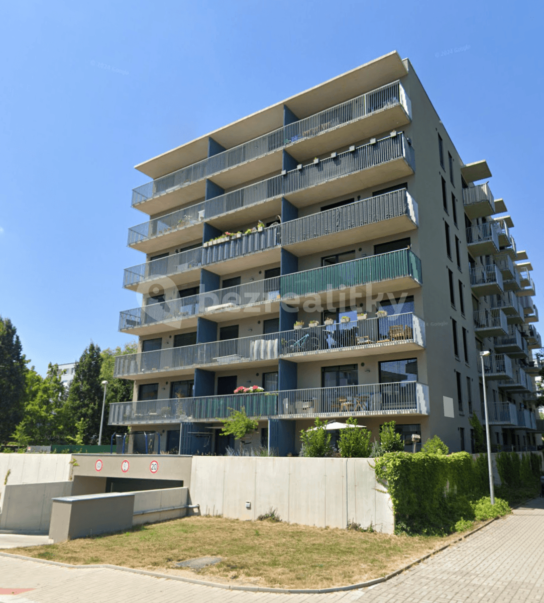 1 bedroom with open-plan kitchen flat to rent, 52 m², Jurkovičova, Prague, Prague 1 bedroom with open-plan kitchen flat to rent, 52 m², Jurkovičova, Prague, Prague