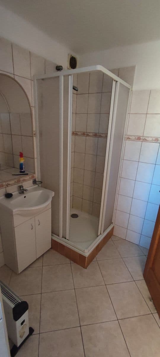 5 bedroom flat to rent, 60 m², Rákosníkova, Neveklov, Středočeský Region 5 bedroom flat to rent, 60 m², Rákosníkova, Neveklov, Středočeský Region