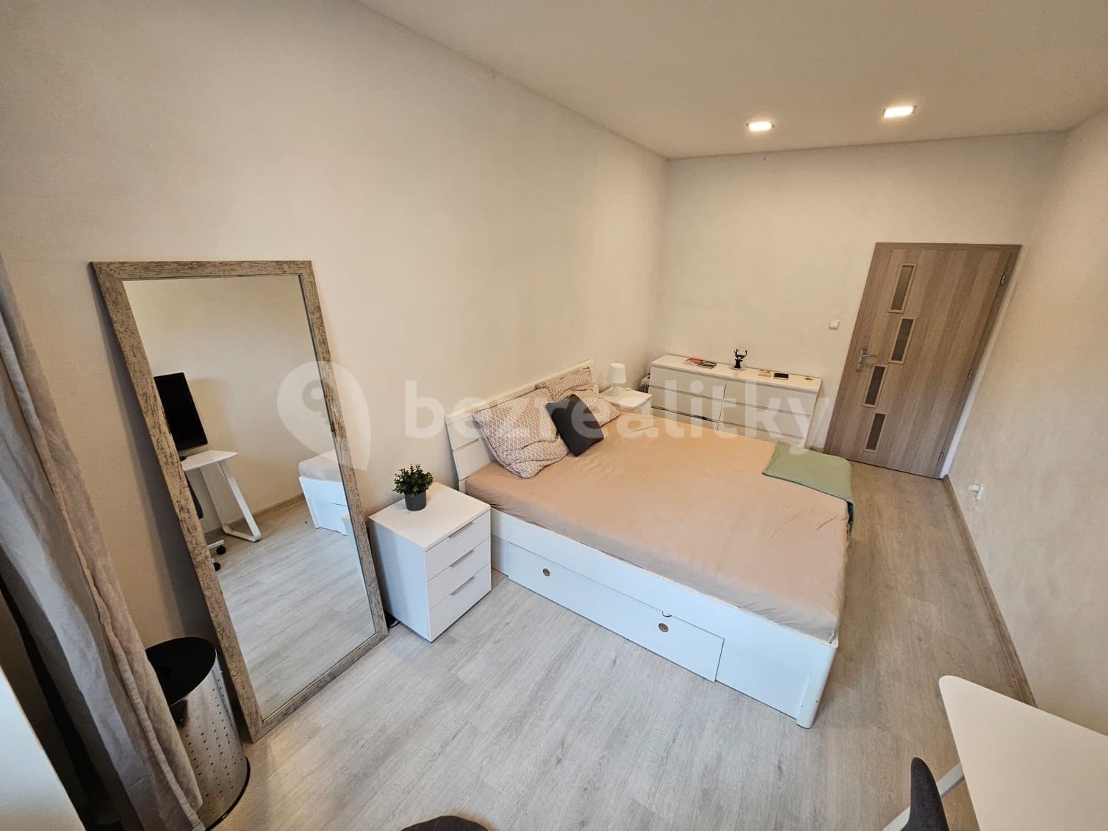 1 bedroom with open-plan kitchen flat to rent, 43 m², Na Louži, Prague, Prague 1 bedroom with open-plan kitchen flat to rent, 43 m², Na Louži, Prague, Prague