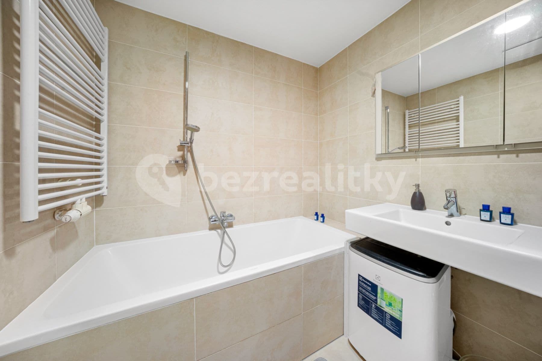 Studio flat to rent, 40 m², Malešická, Prague, Prague Studio flat to rent, 40 m², Malešická, Prague, Prague