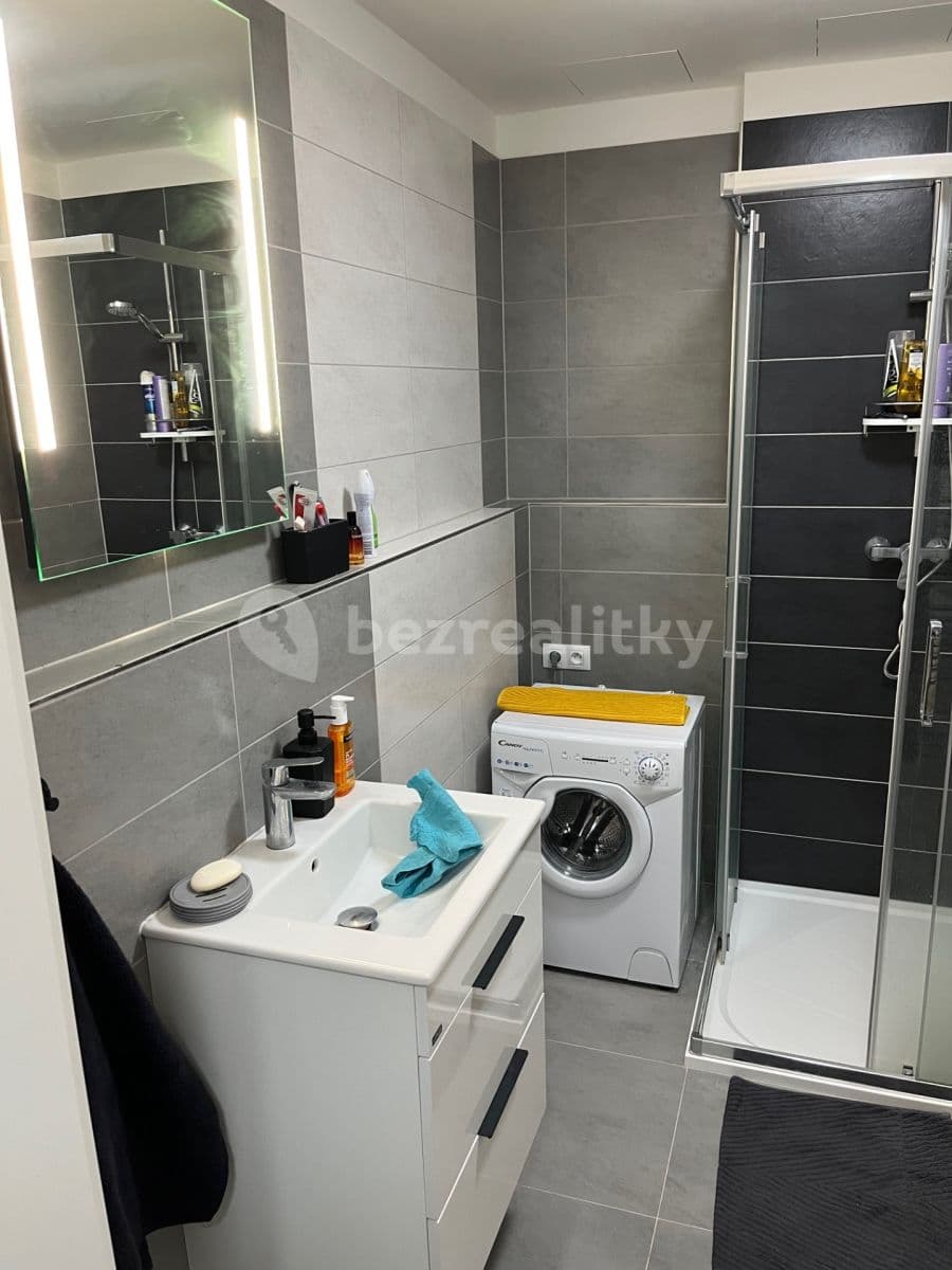 Studio flat to rent, 40 m², Hornoměcholupská, Prague, Prague Studio flat to rent, 40 m², Hornoměcholupská, Prague, Prague