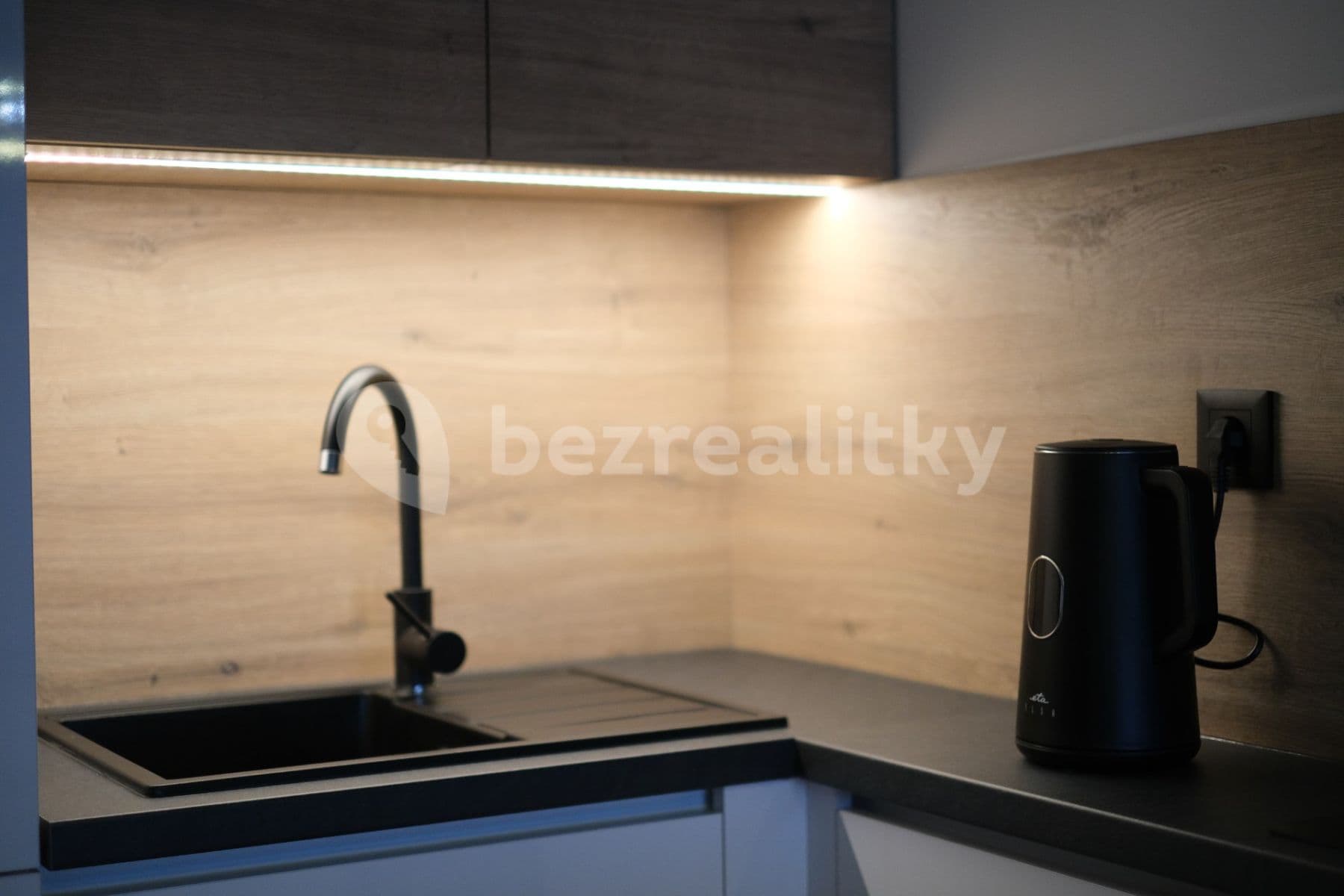 1 bedroom with open-plan kitchen flat to rent, 43 m², V Háji, Prague, Prague 1 bedroom with open-plan kitchen flat to rent, 43 m², V Háji, Prague, Prague