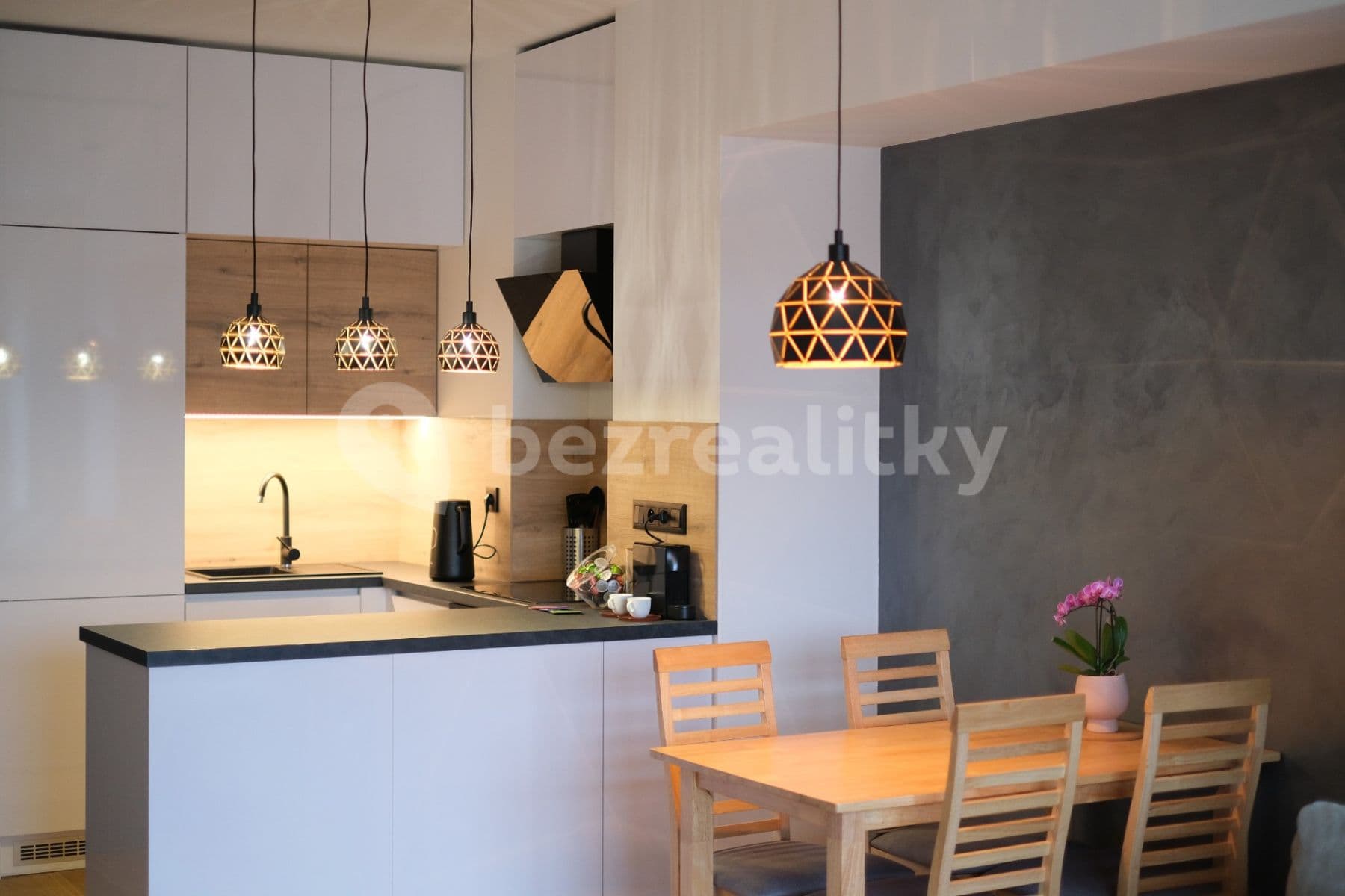 1 bedroom with open-plan kitchen flat to rent, 43 m², V Háji, Prague, Prague 1 bedroom with open-plan kitchen flat to rent, 43 m², V Háji, Prague, Prague