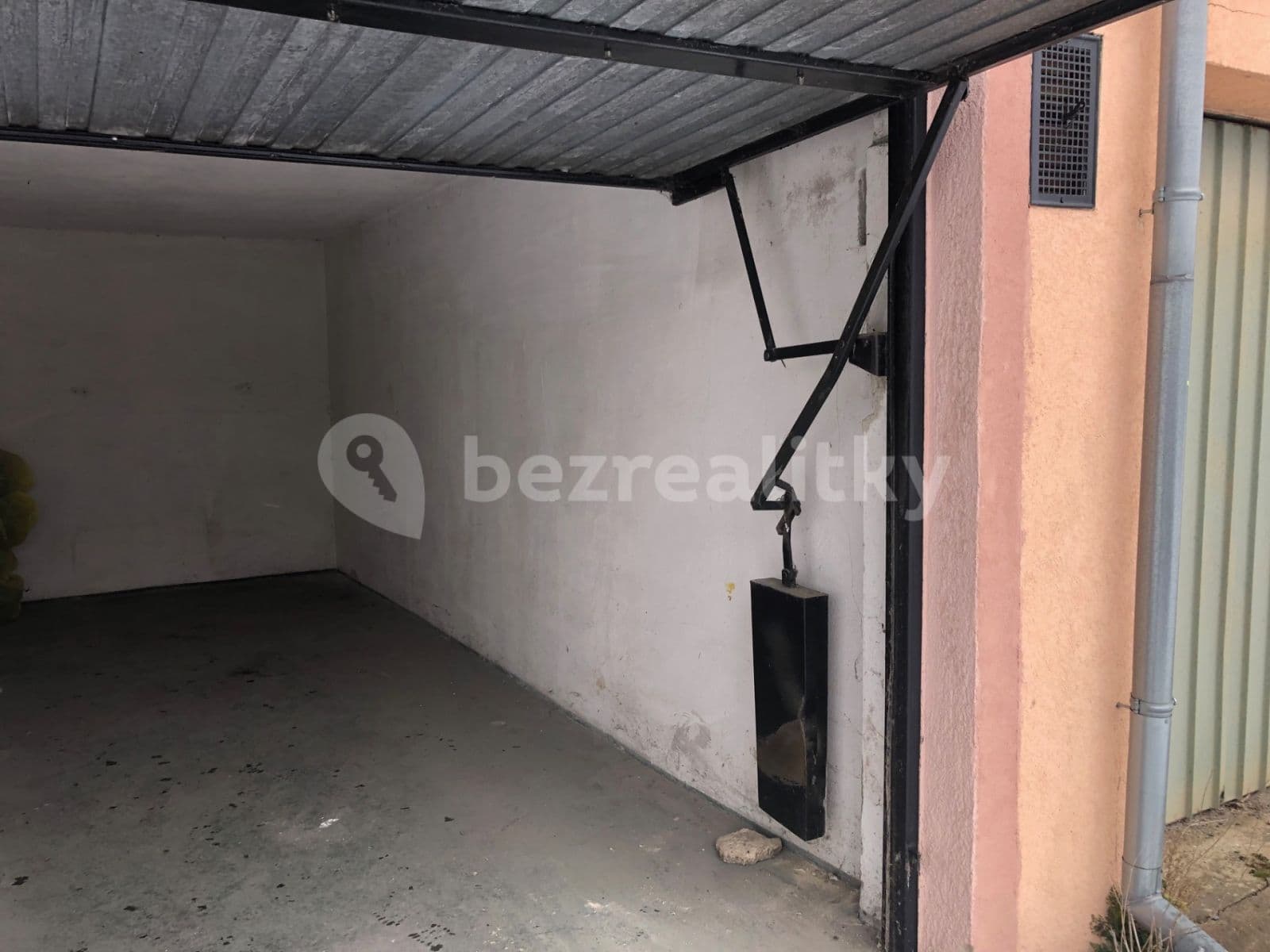 garage for sale, 18 m², Mělník, Středočeský Region garage for sale, 18 m², Mělník, Středočeský Region