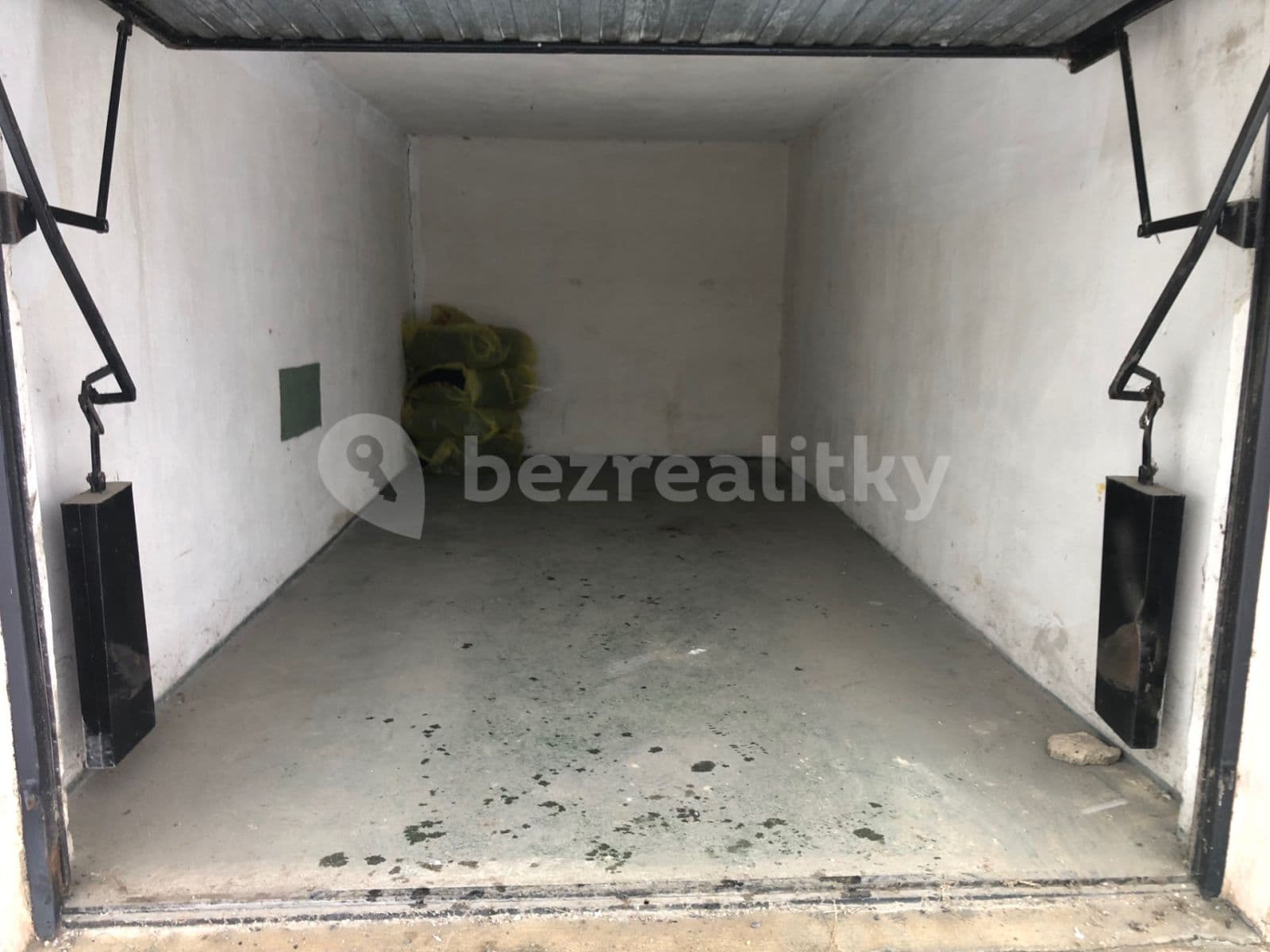 garage for sale, 18 m², Mělník, Středočeský Region garage for sale, 18 m², Mělník, Středočeský Region