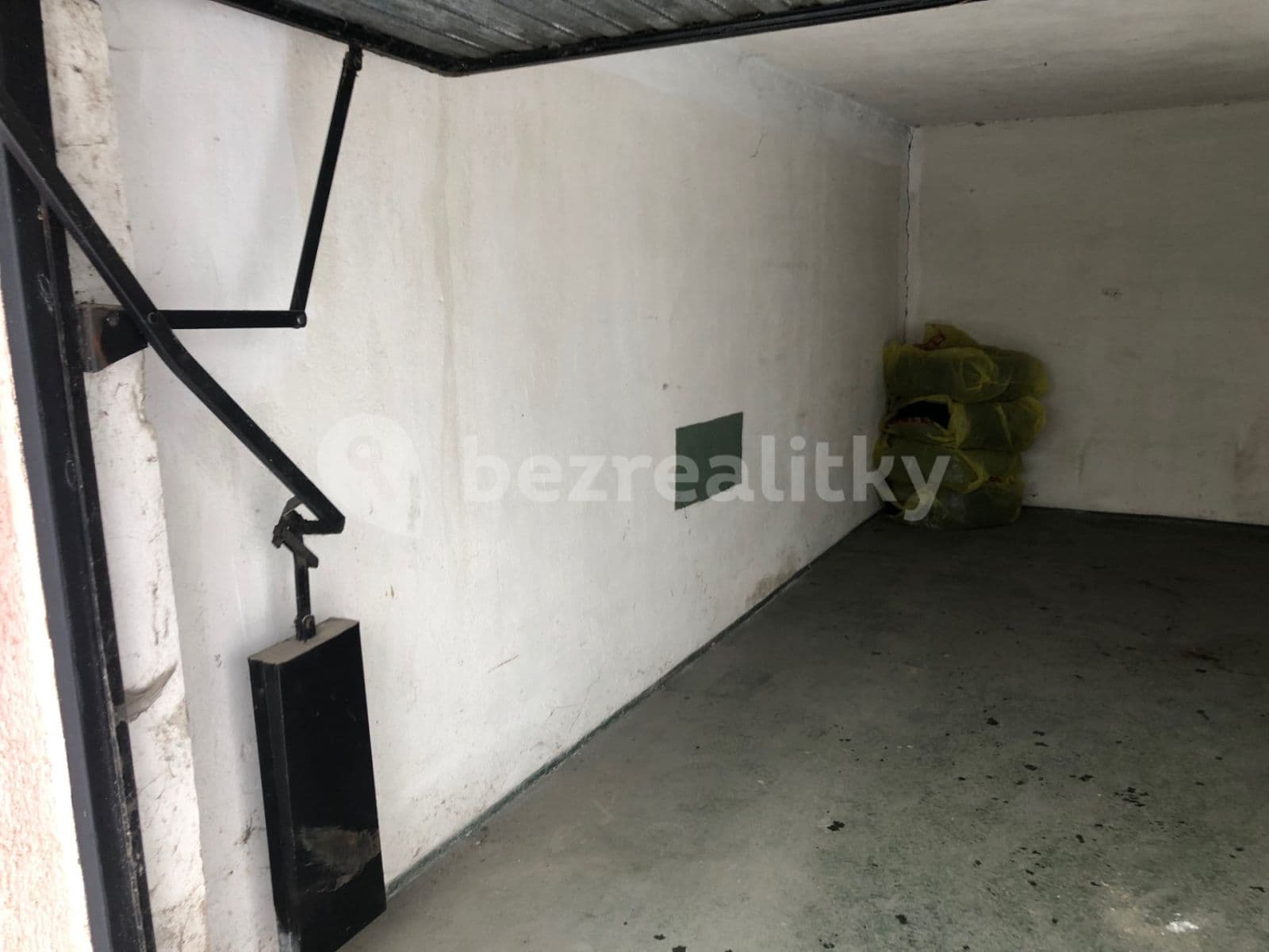 garage for sale, 18 m², Mělník, Středočeský Region garage for sale, 18 m², Mělník, Středočeský Region