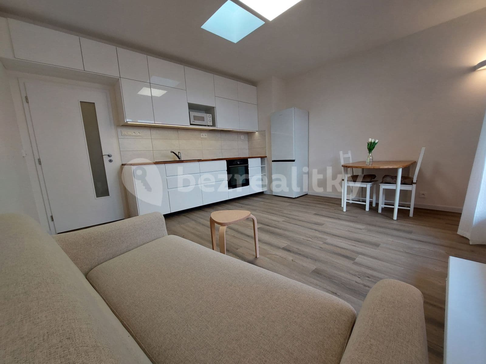 1 bedroom with open-plan kitchen flat to rent, 41 m², Prague, Prague 1 bedroom with open-plan kitchen flat to rent, 41 m², Prague, Prague