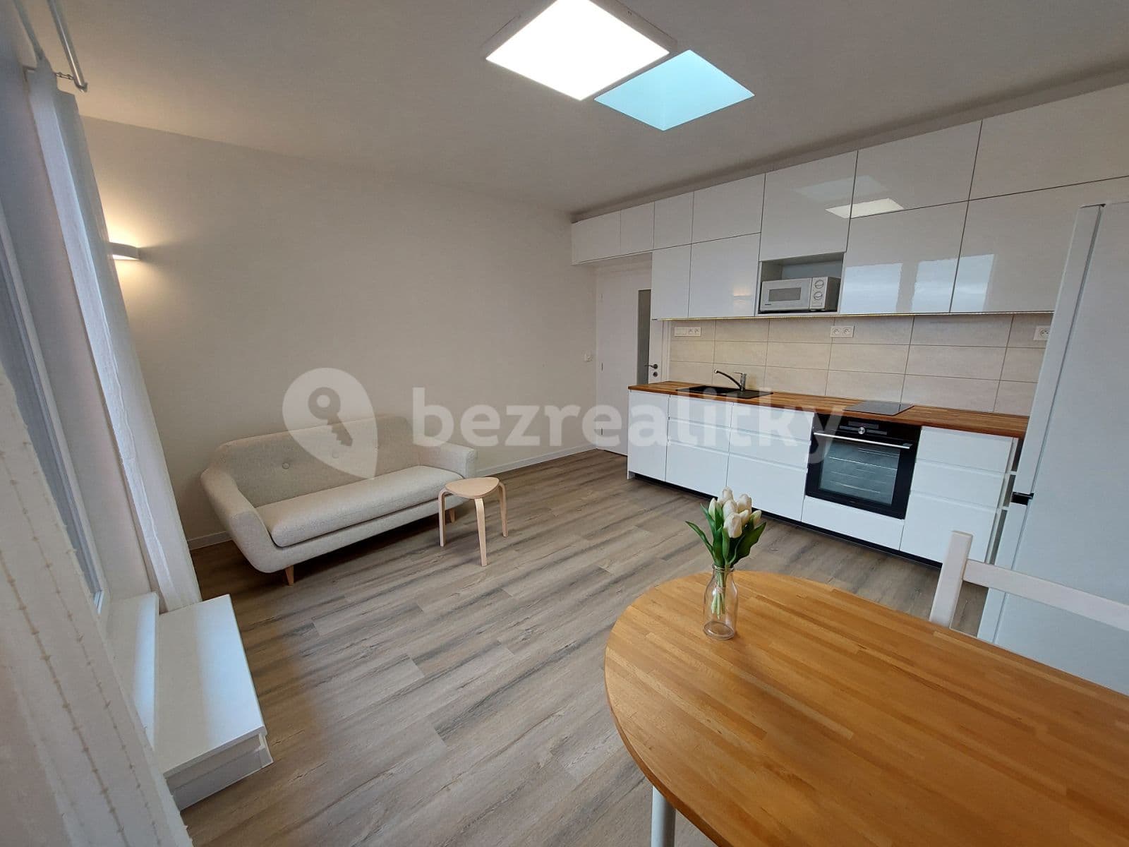 1 bedroom with open-plan kitchen flat to rent, 41 m², Prague, Prague 1 bedroom with open-plan kitchen flat to rent, 41 m², Prague, Prague