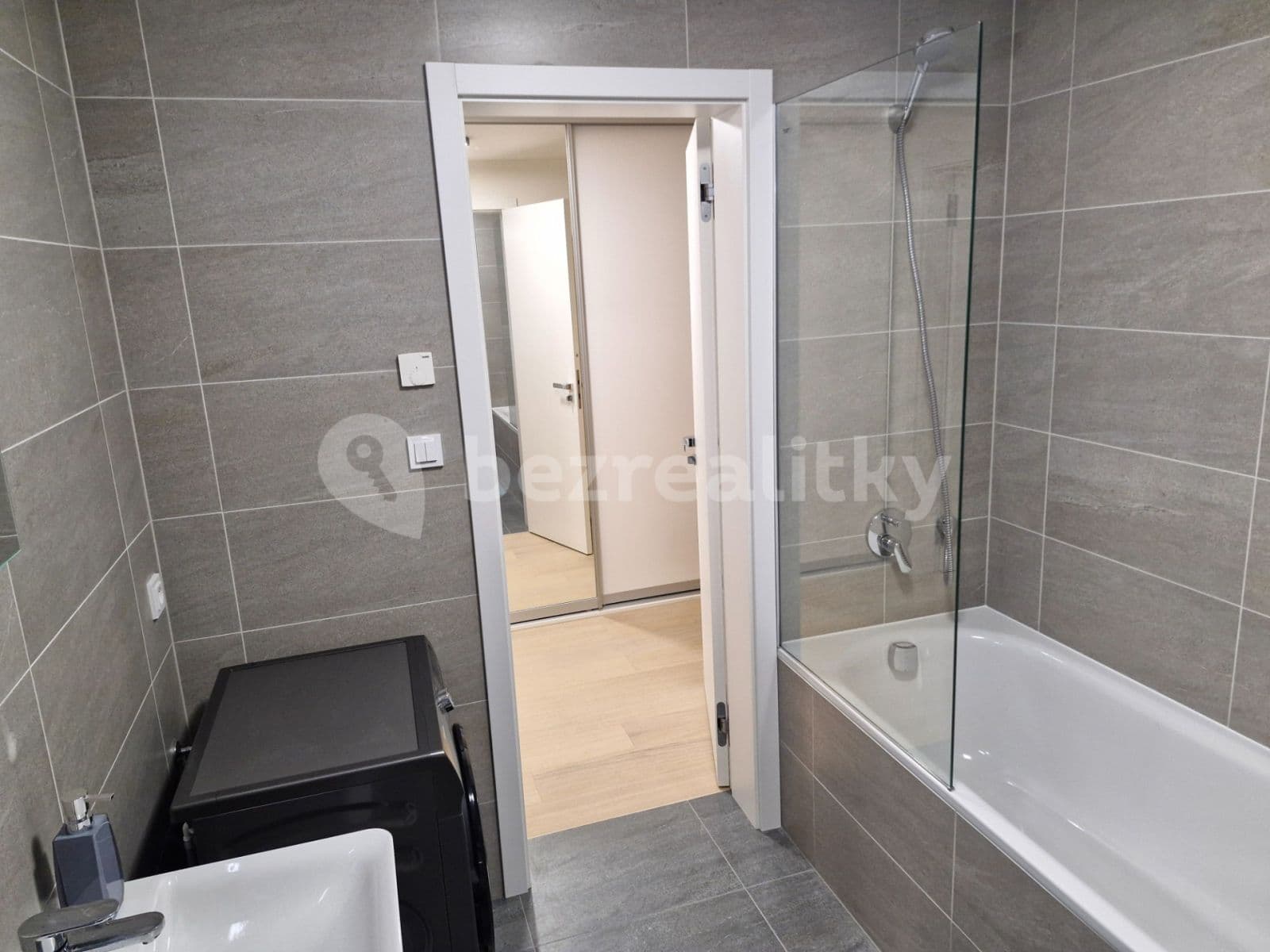 Studio flat to rent, 40 m², V Třešňovce, Prague, Prague Studio flat to rent, 40 m², V Třešňovce, Prague, Prague