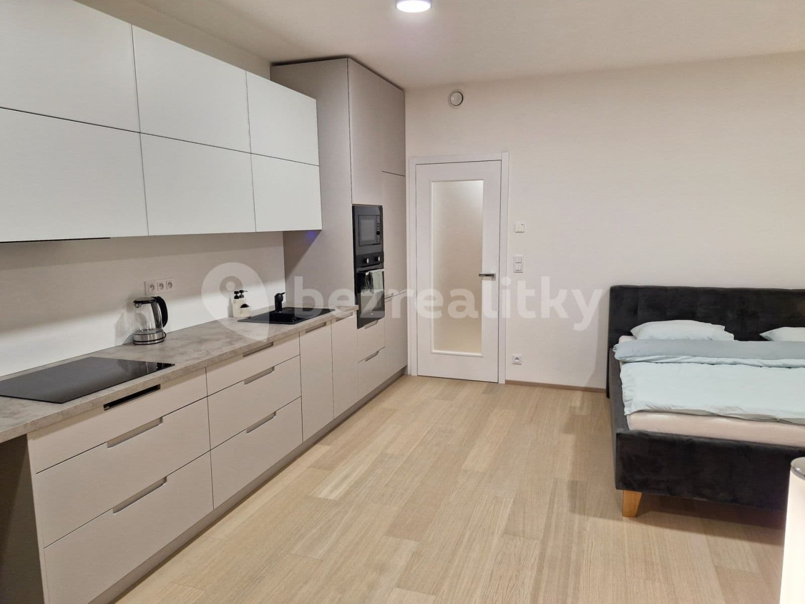 Studio flat to rent, 40 m², V Třešňovce, Prague, Prague Studio flat to rent, 40 m², V Třešňovce, Prague, Prague