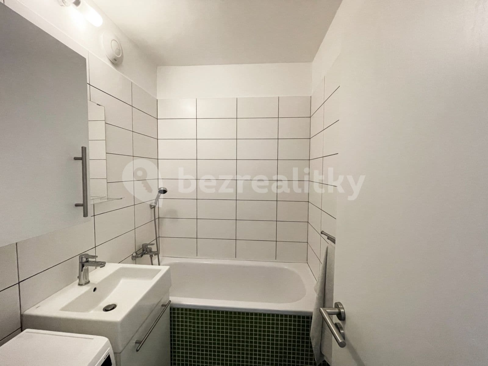 2 bedroom with open-plan kitchen flat to rent, 58 m², Záveská, Prague, Prague 2 bedroom with open-plan kitchen flat to rent, 58 m², Záveská, Prague, Prague