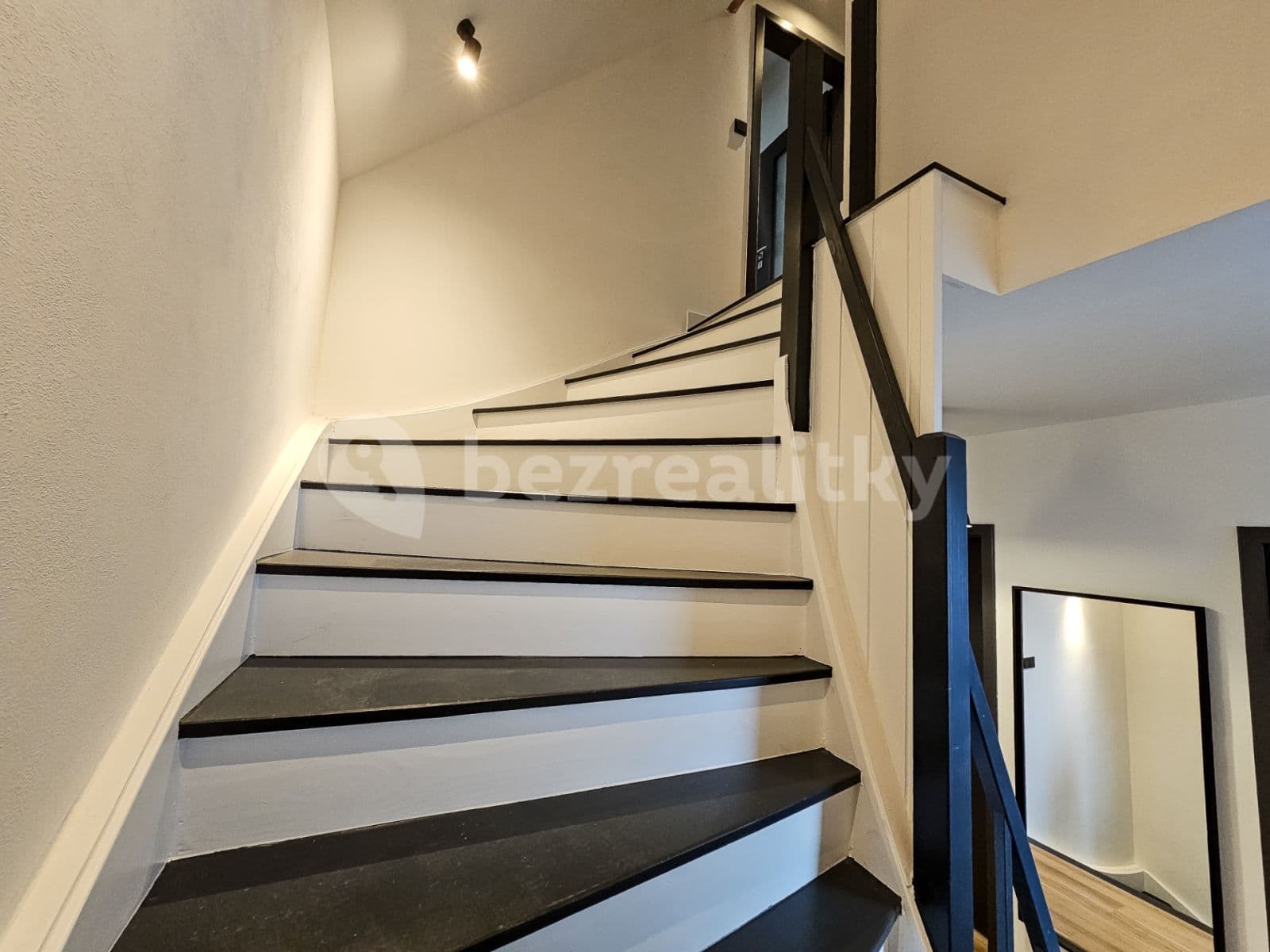 3 bedroom with open-plan kitchen flat to rent, 96 m², Dykova, Ústí nad Labem, Ústecký Region 3 bedroom with open-plan kitchen flat to rent, 96 m², Dykova, Ústí nad Labem, Ústecký Region